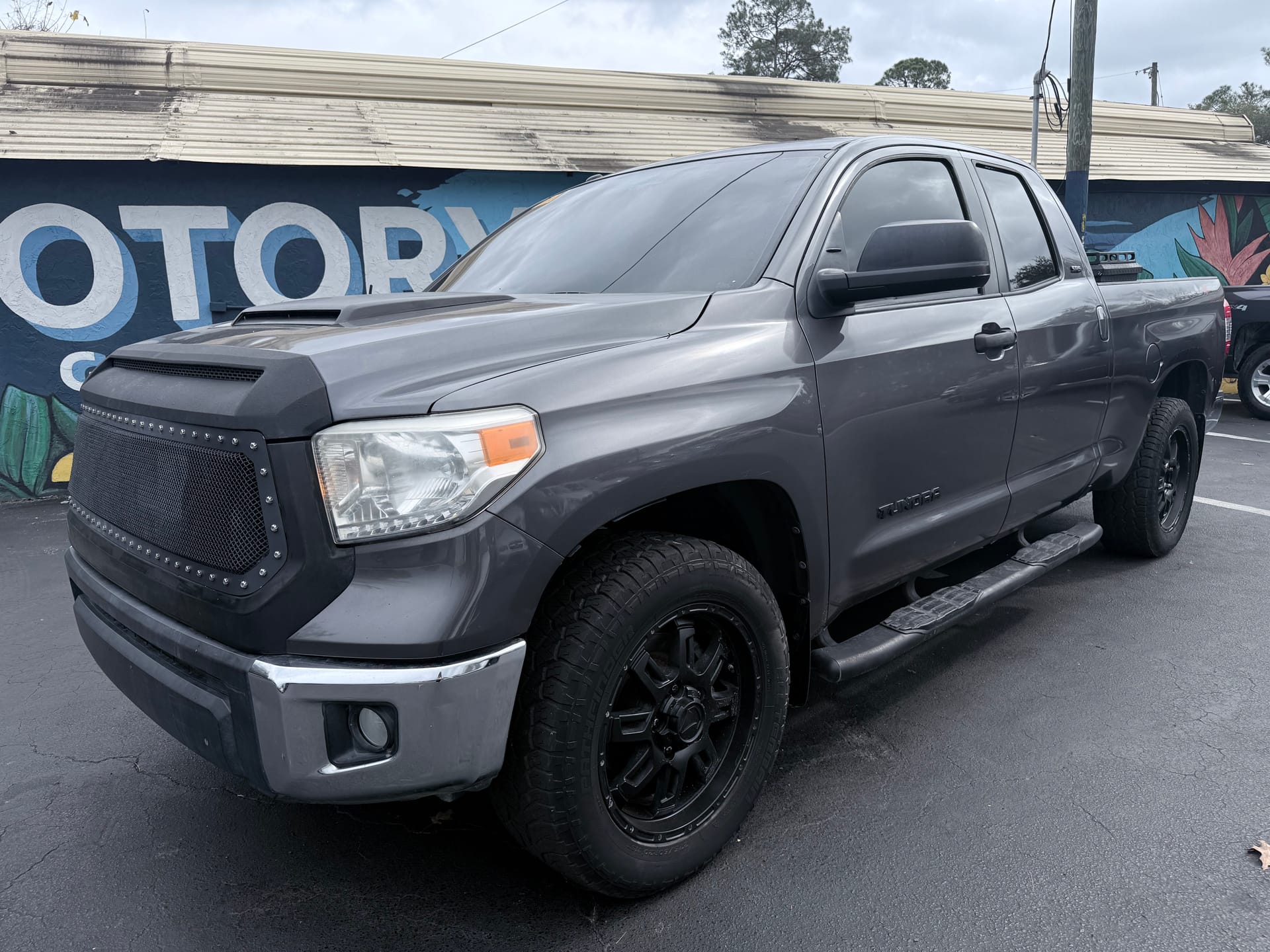 2017 Toyota Tundra SR5's photo