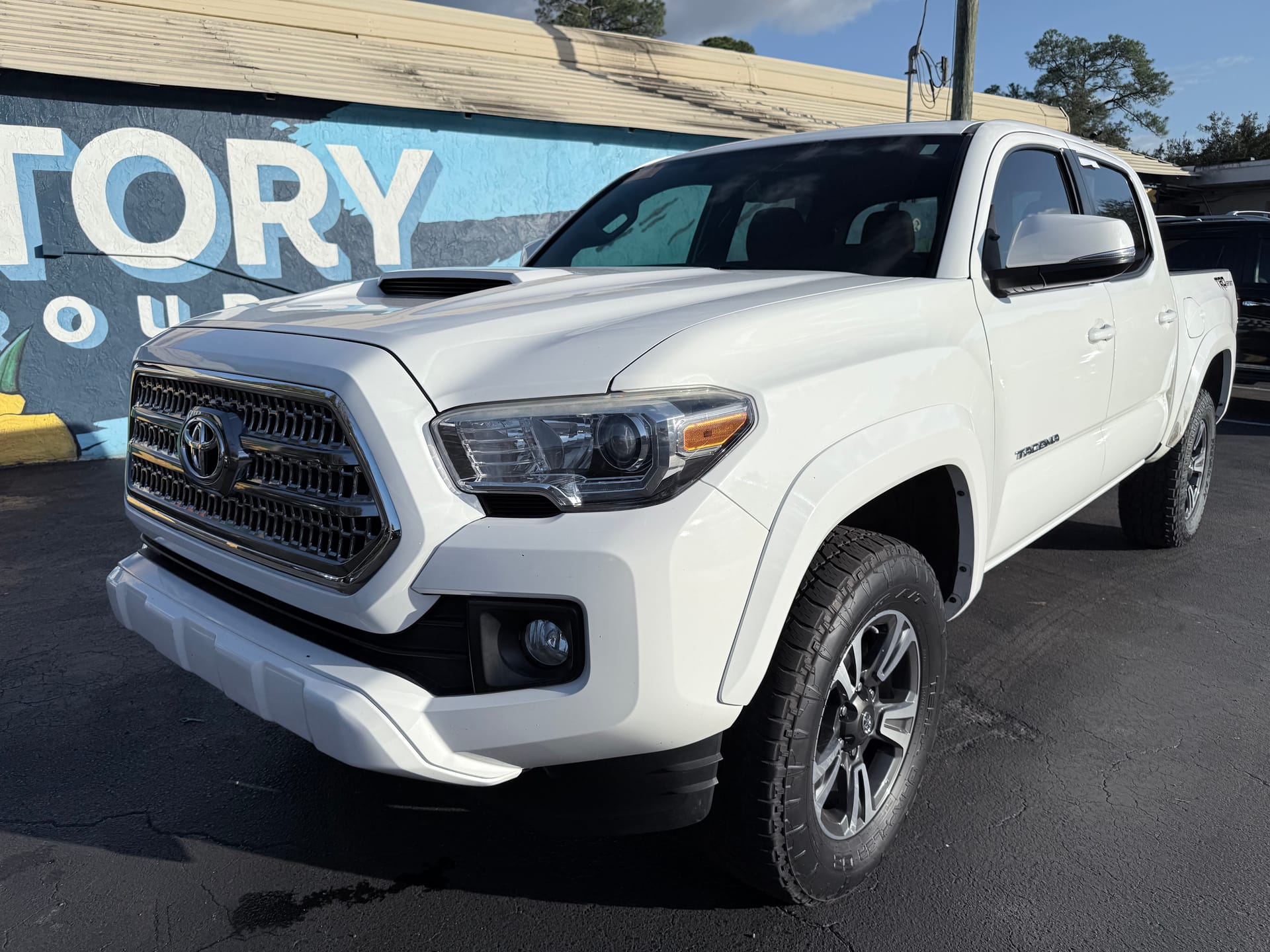 2017 Toyota Tacoma TRD Sport's photo