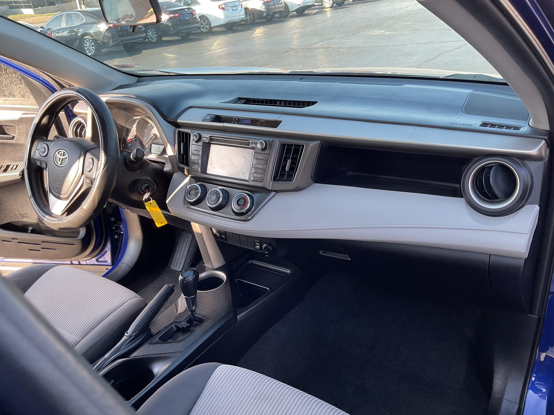 2014 TOYOTA RAV4 LE - Gallery Image