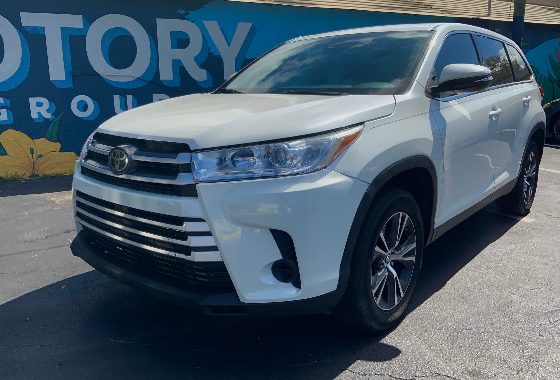 2019 TOYOTA HIGHLANDER - Gallery Image