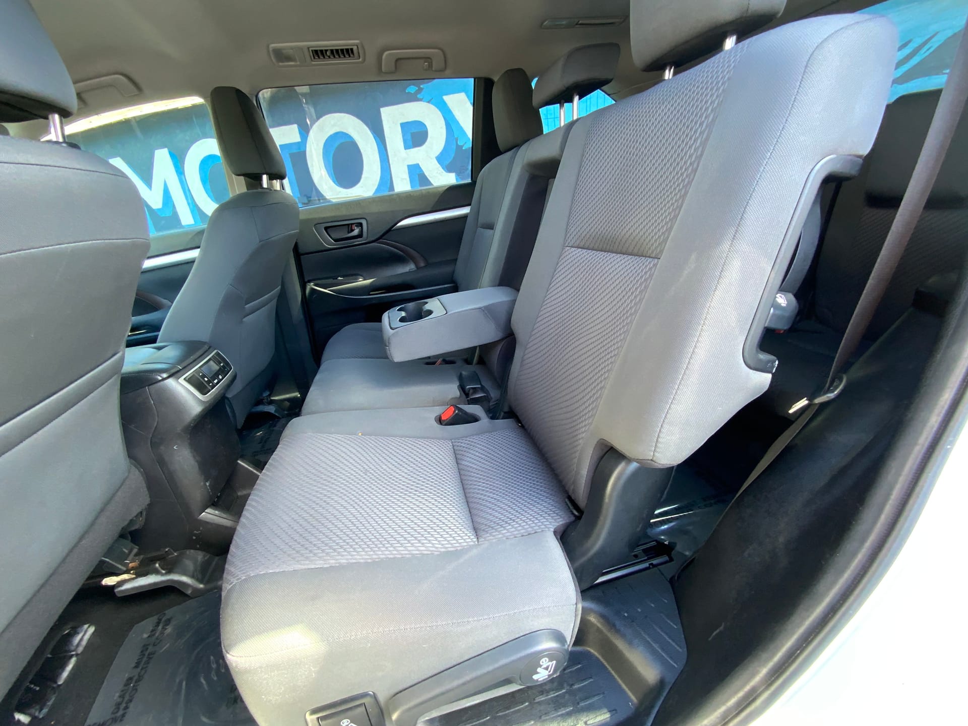 2019 TOYOTA HIGHLANDER - Gallery Image