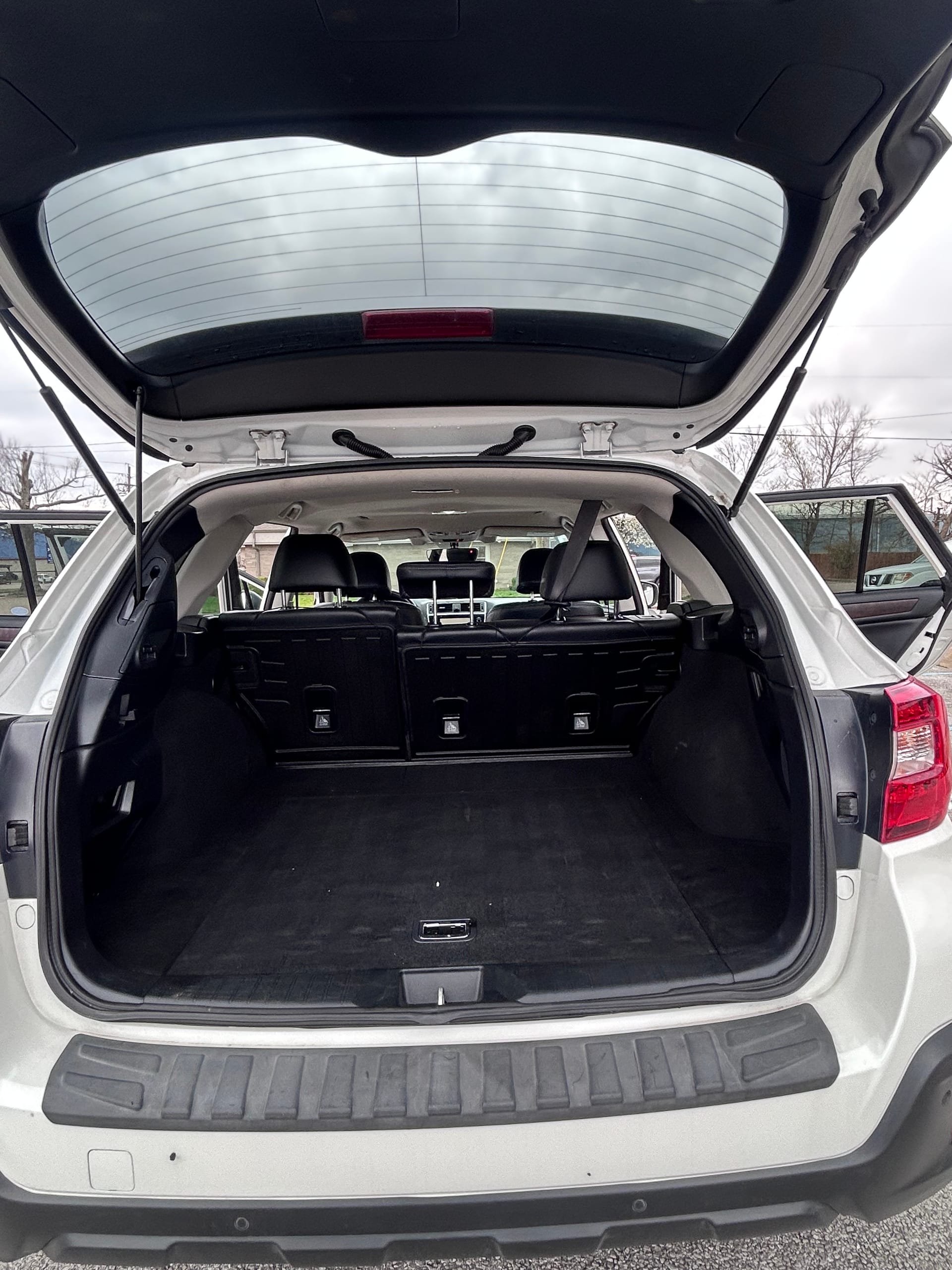 2019 SUBARU OUTBACK - Gallery Image