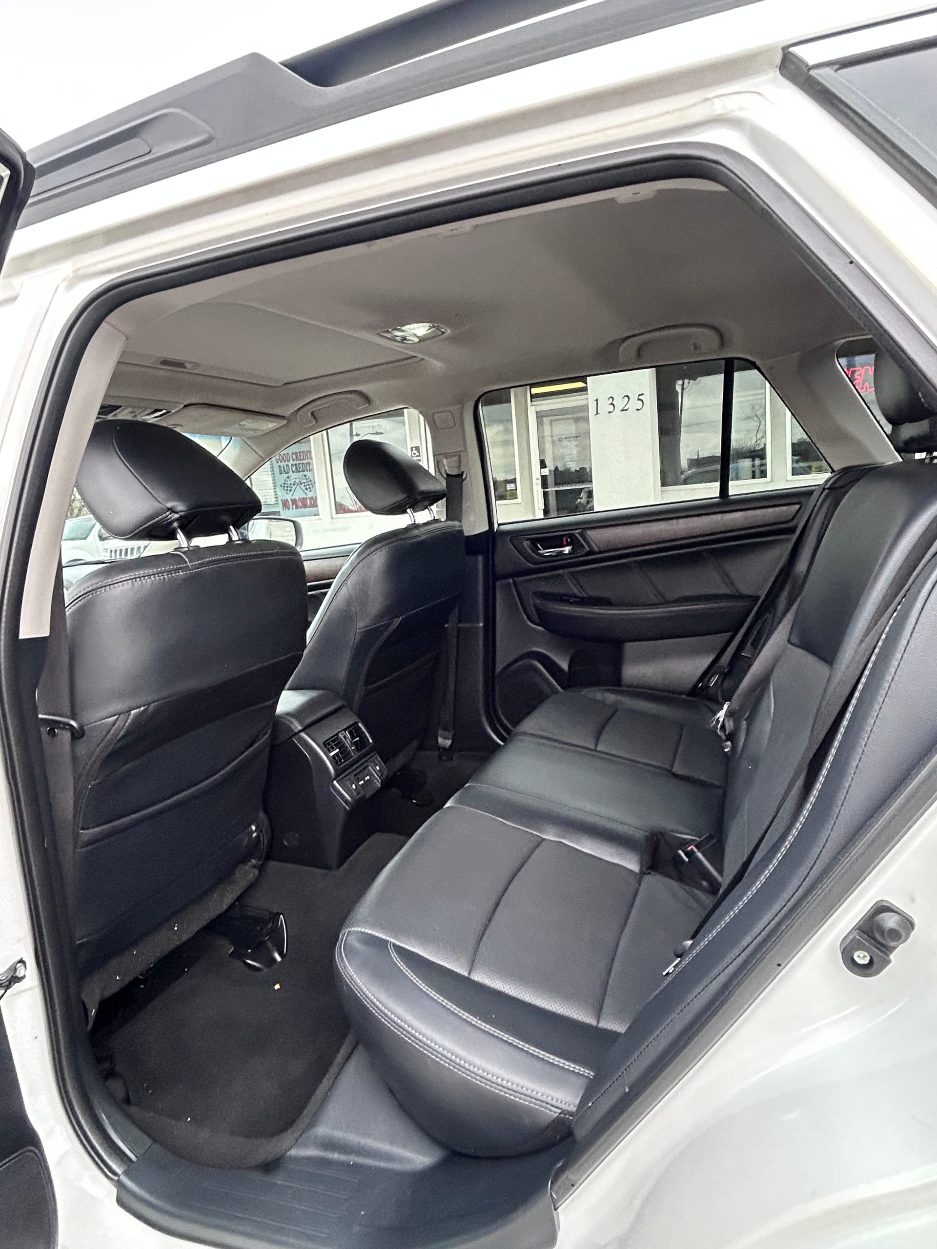 2019 SUBARU OUTBACK - Gallery Image