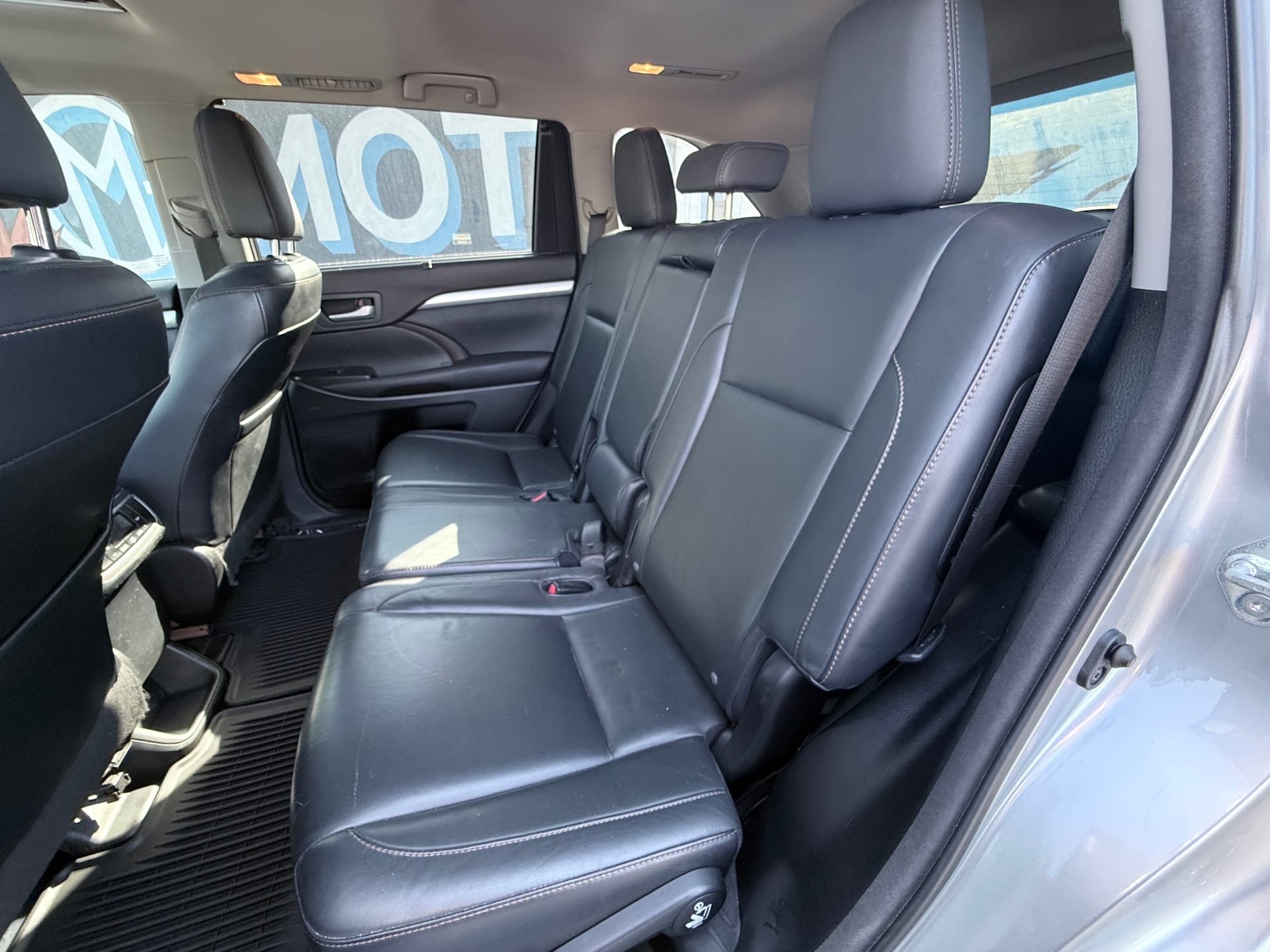 2016 TOYOTA HIGHLANDER - Gallery Image