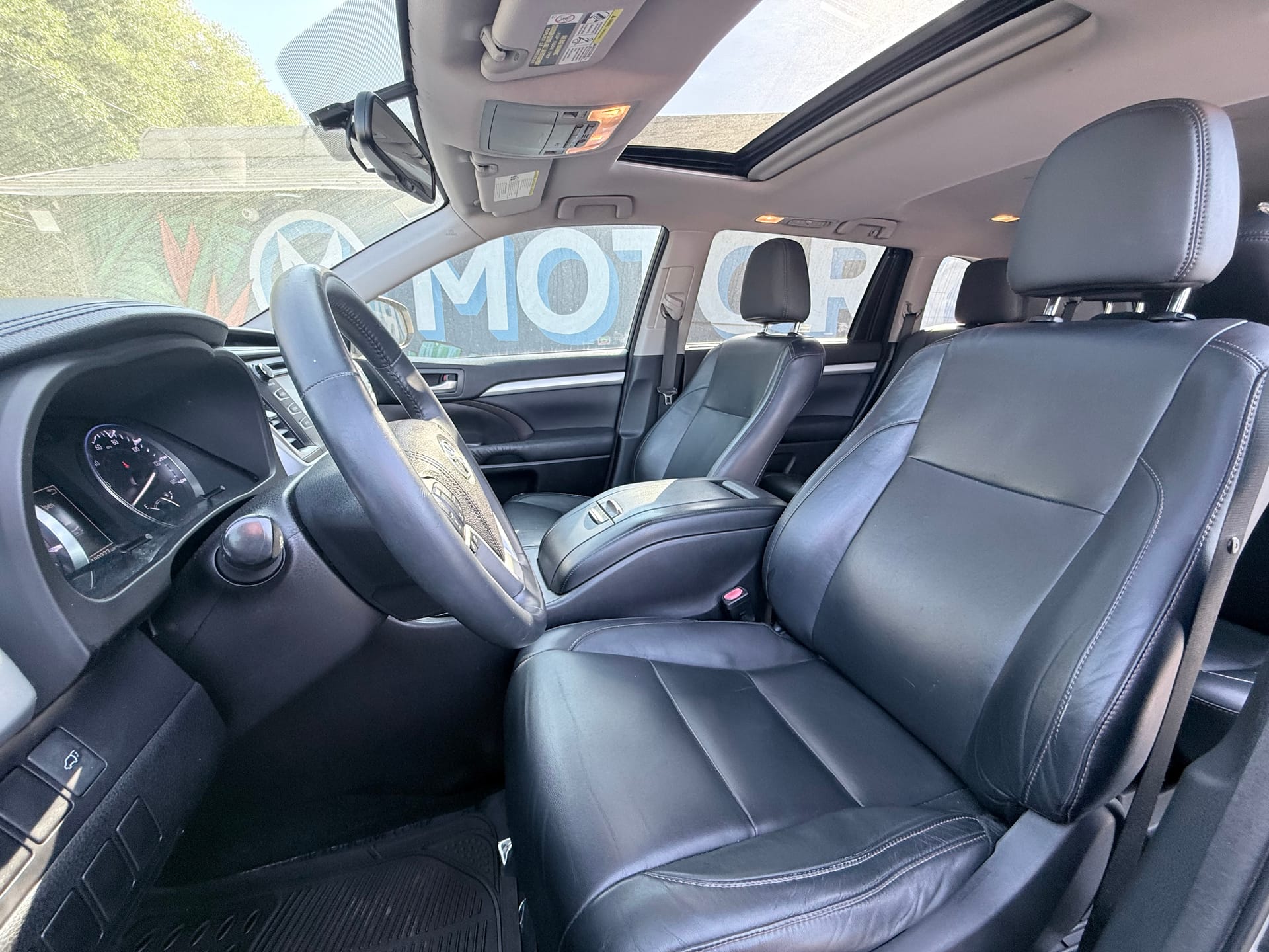 2016 TOYOTA HIGHLANDER - Gallery Image