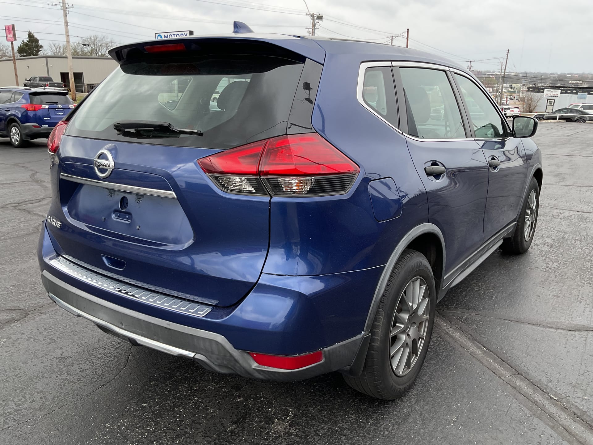 2017 NISSAN ROGUE - Gallery Image