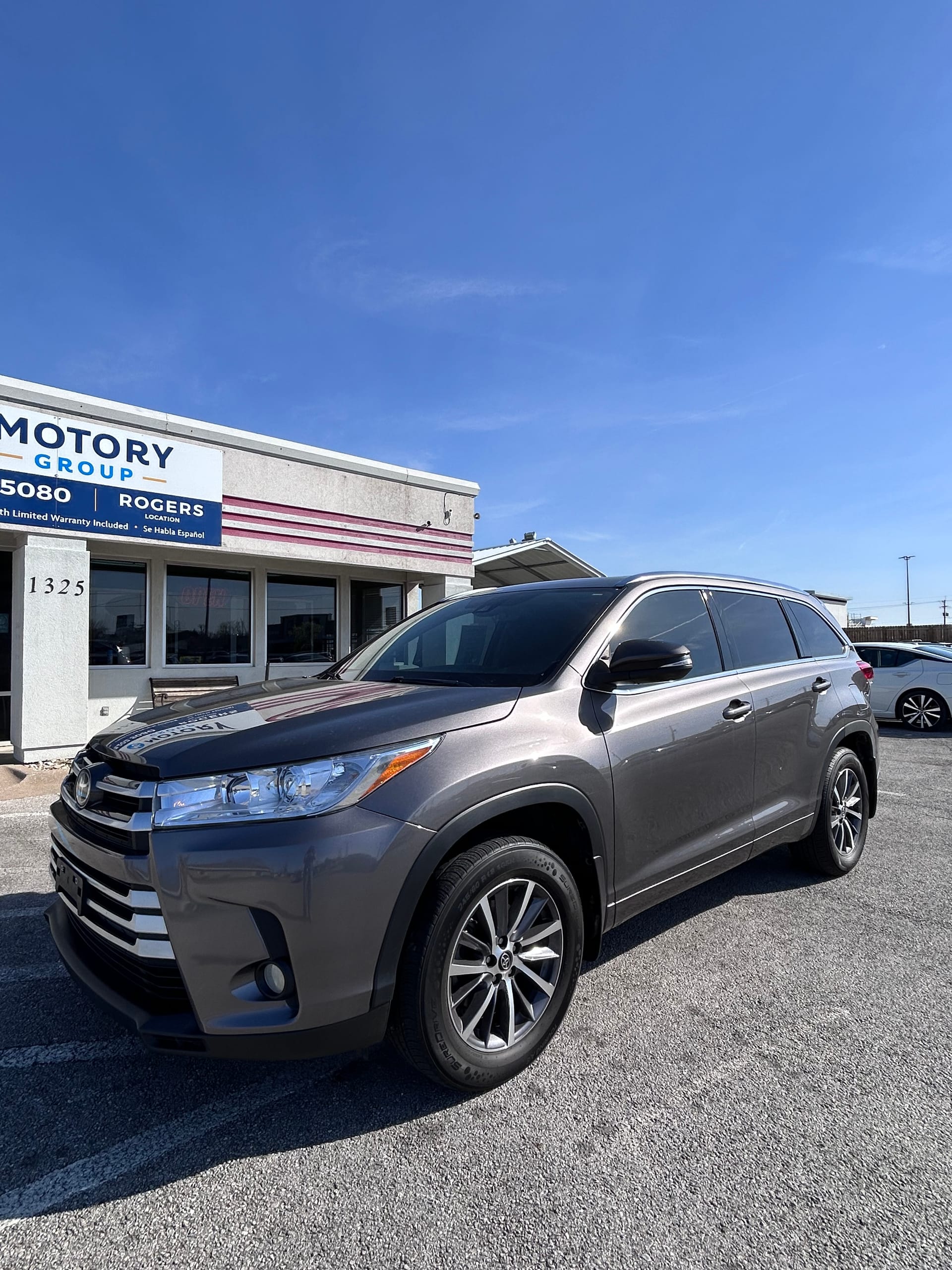 2017 TOYOTA HIGHLANDER - Gallery Image