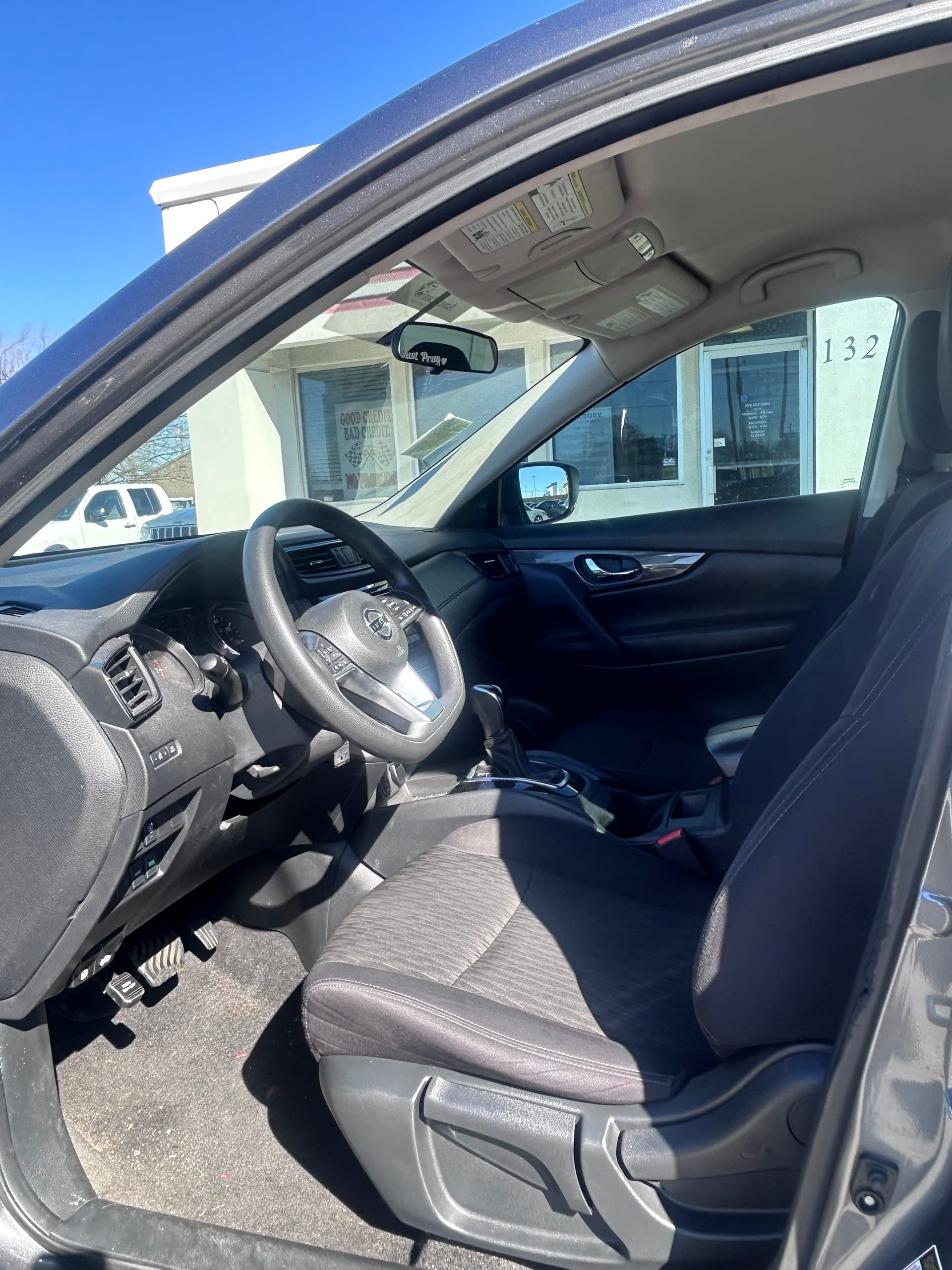 2017 NISSAN ROGUE - Gallery Image