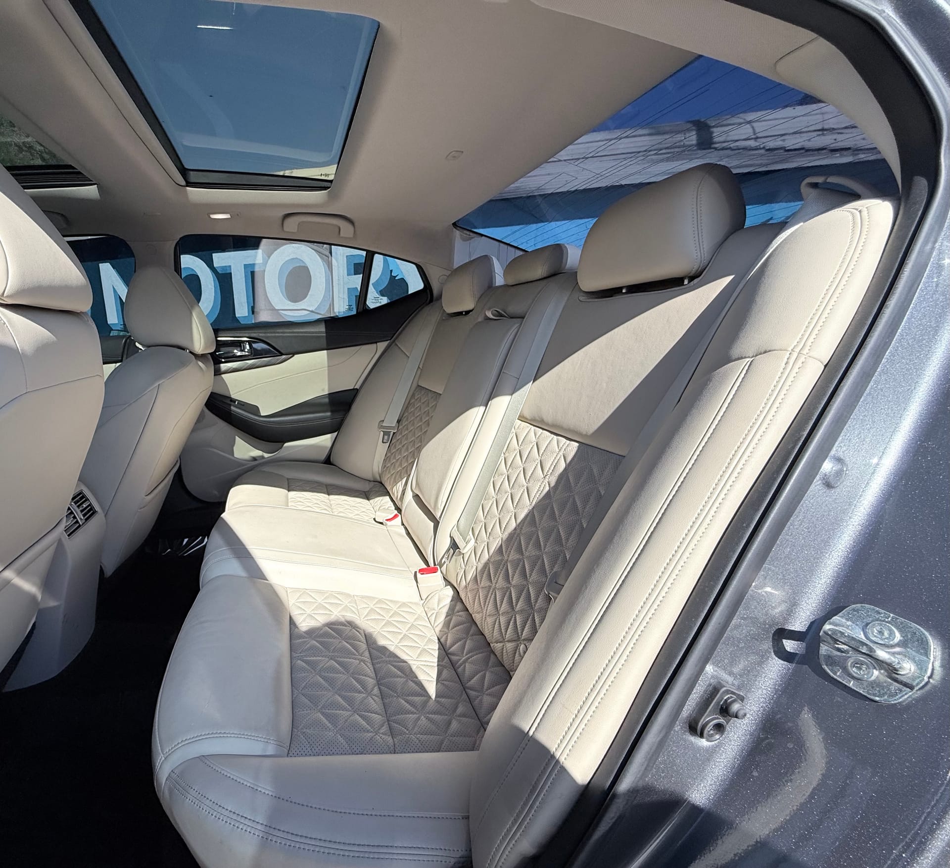 2016 NISSAN MAXIMA - Gallery Image