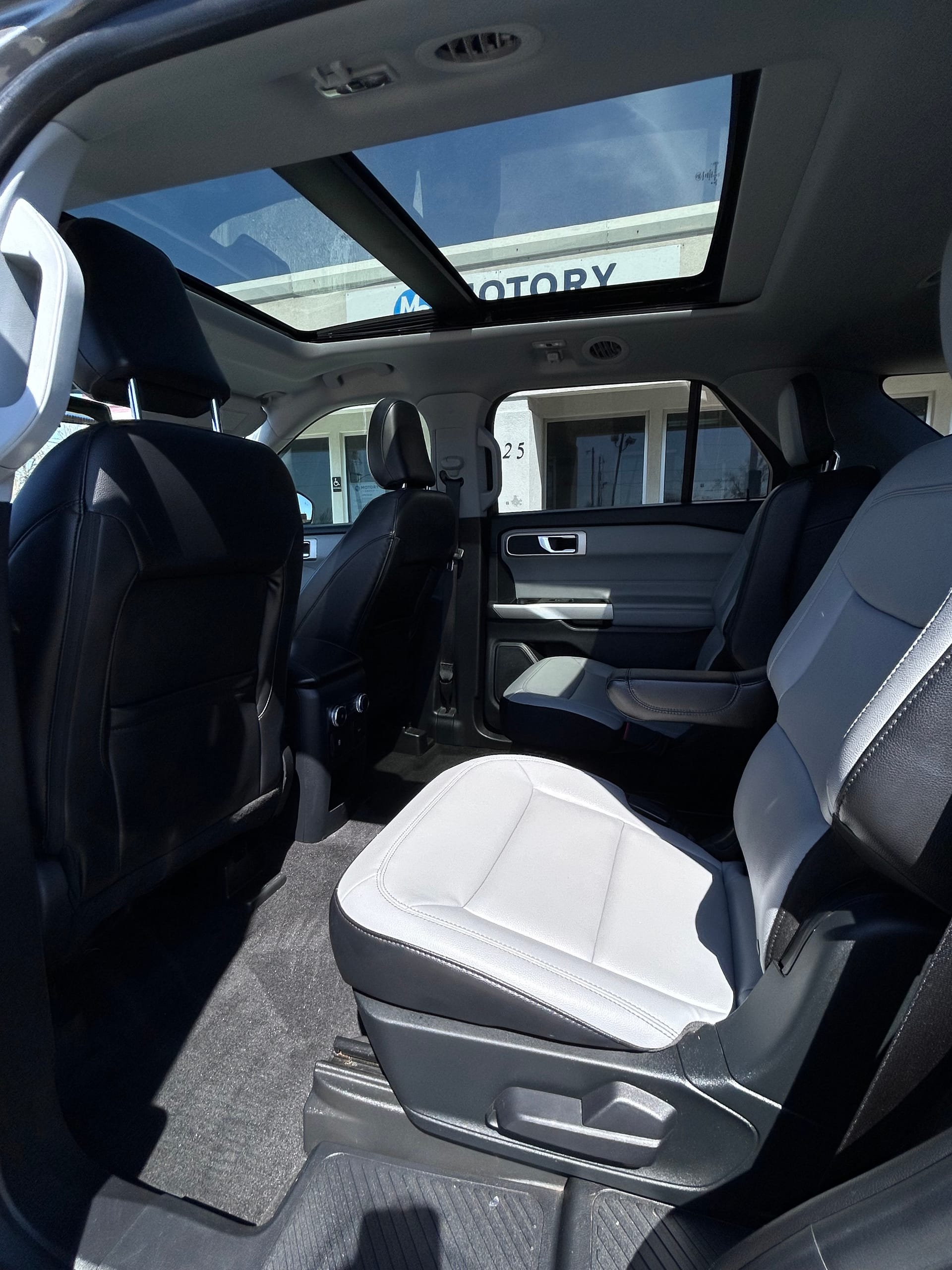 2021 FORD EXPLORER - Gallery Image