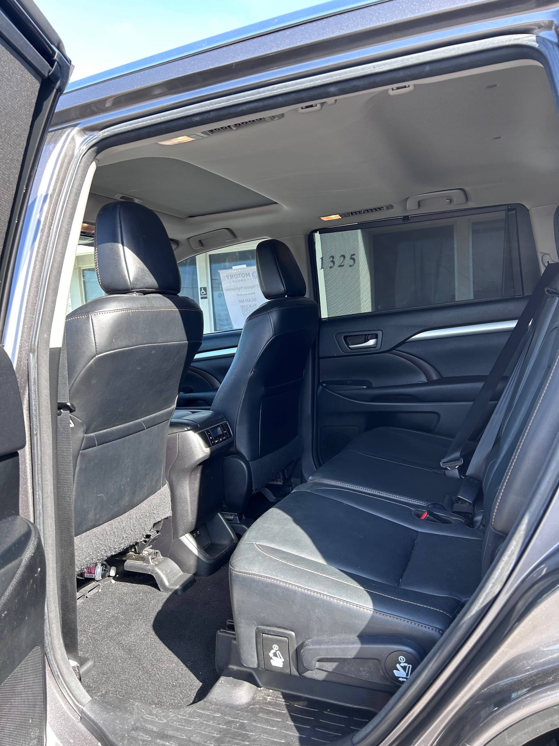 2017 TOYOTA HIGHLANDER - Gallery Image