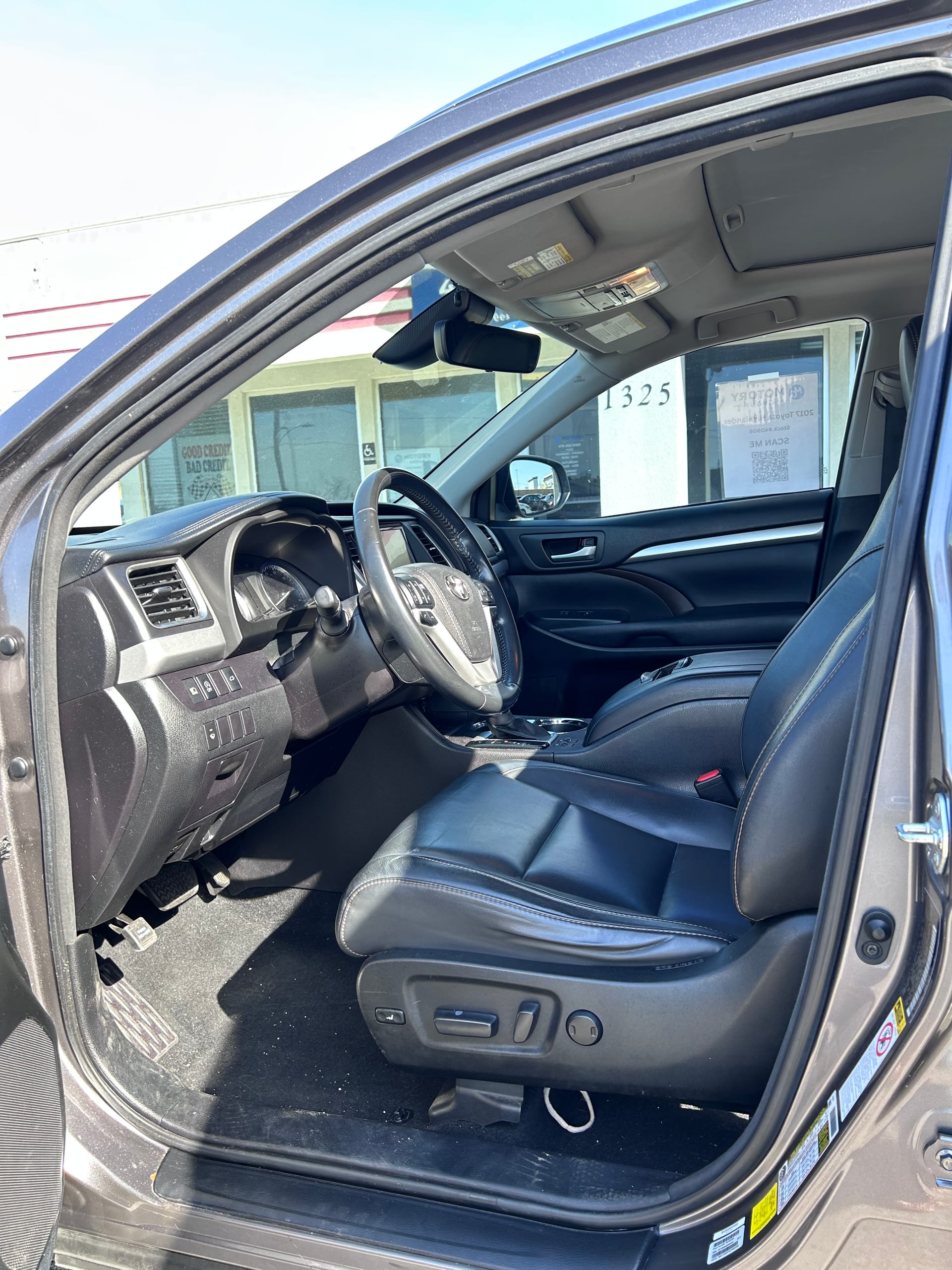 2017 TOYOTA HIGHLANDER - Gallery Image