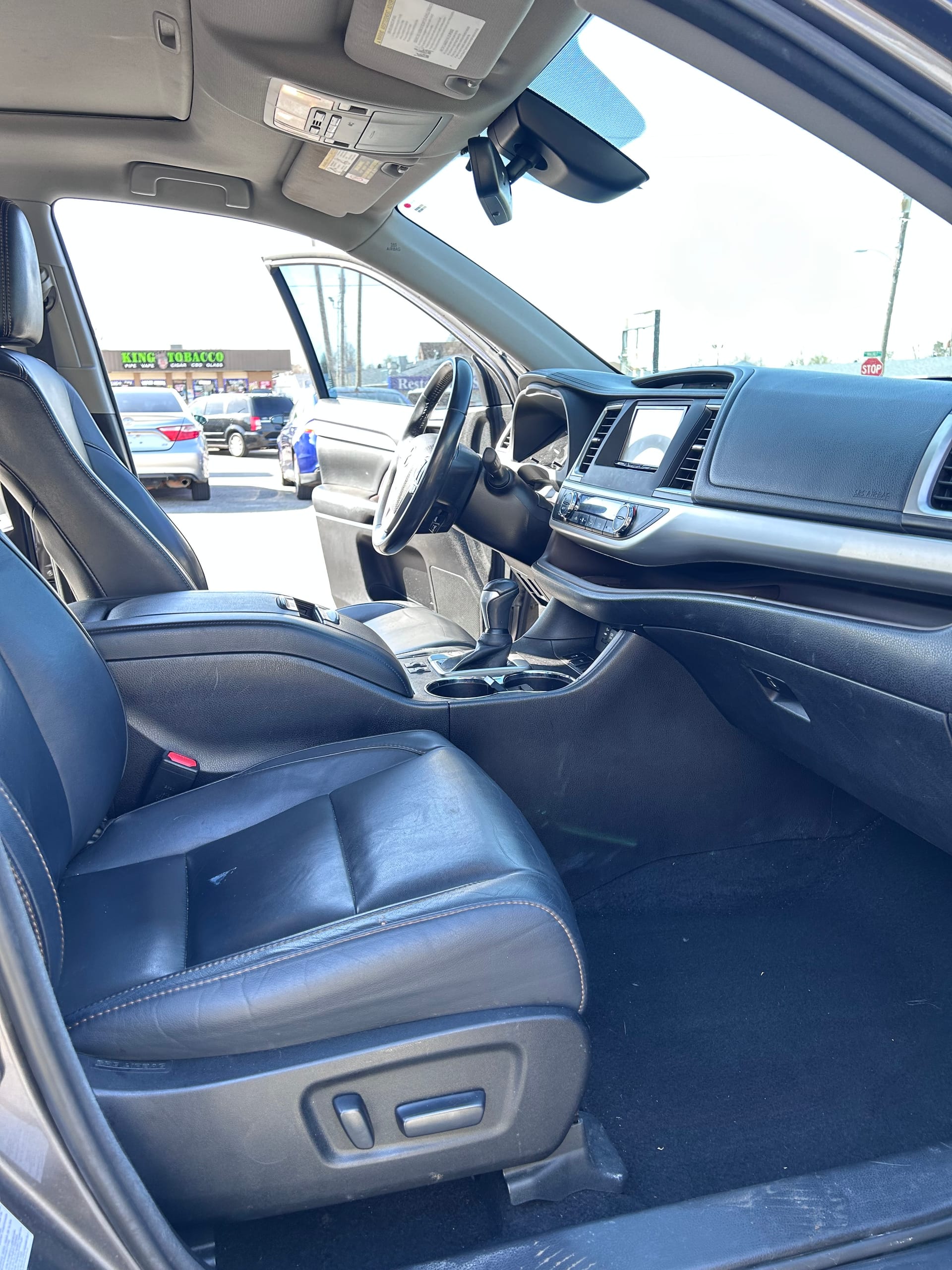 2017 TOYOTA HIGHLANDER - Gallery Image