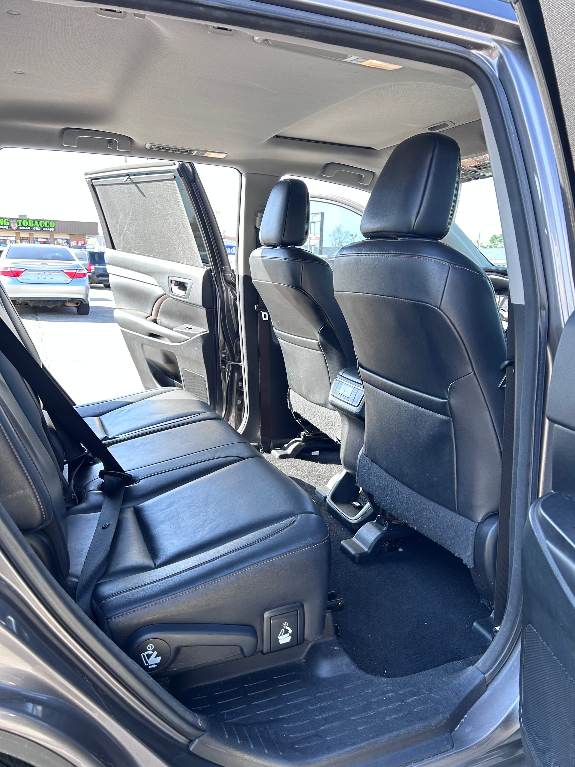 2017 TOYOTA HIGHLANDER - Gallery Image