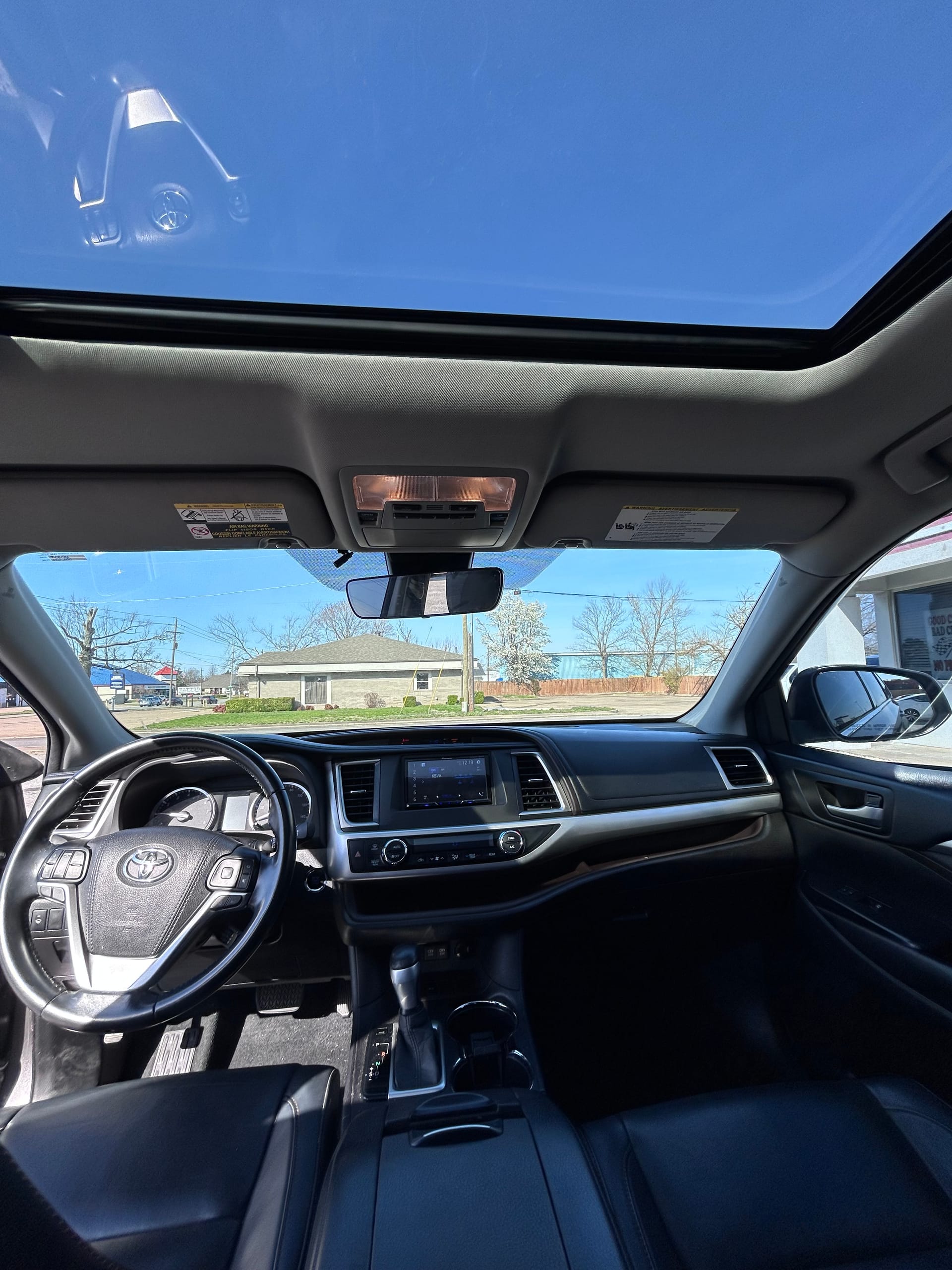 2017 TOYOTA HIGHLANDER - Gallery Image