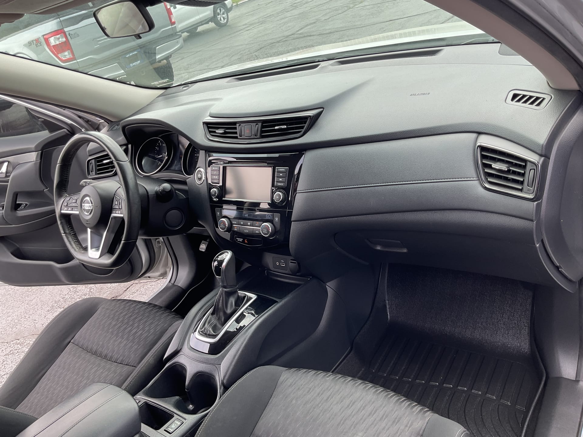 2019 NISSAN ROGUE - Gallery Image