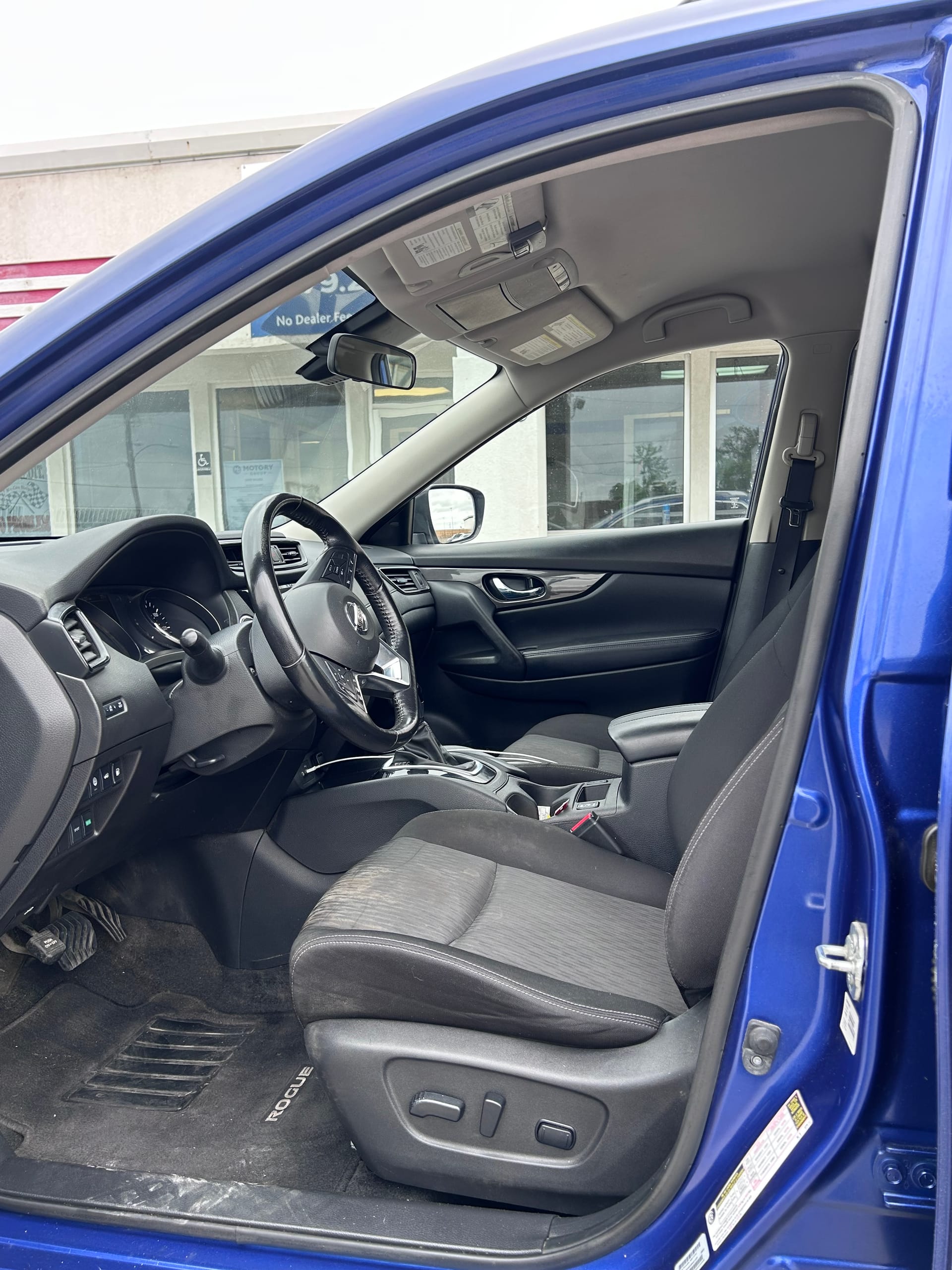 2019 NISSAN ROGUE - Gallery Image
