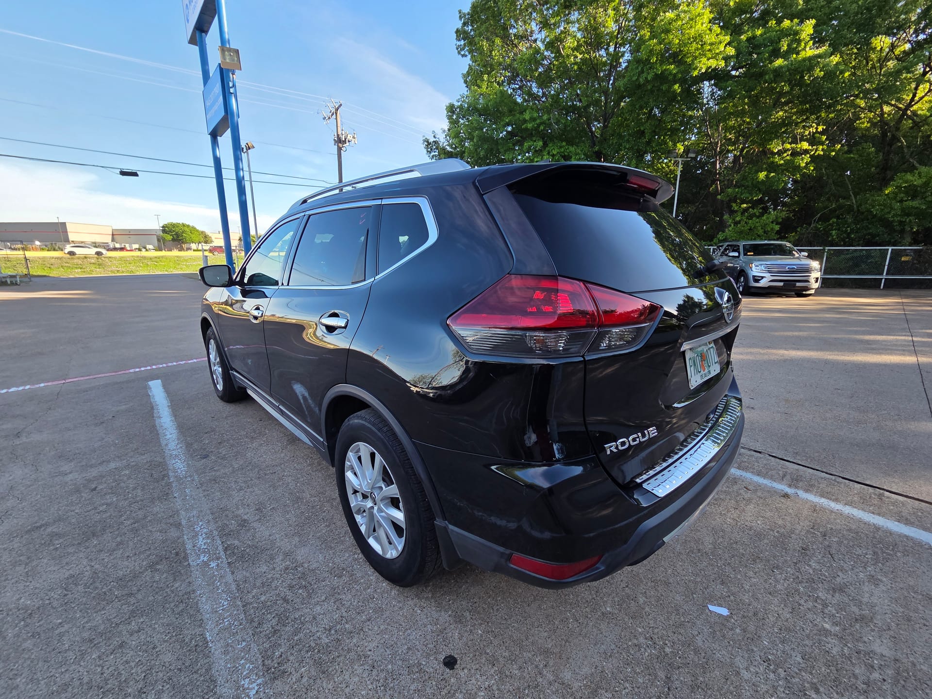 2020 NISSAN ROGUE - Gallery Image
