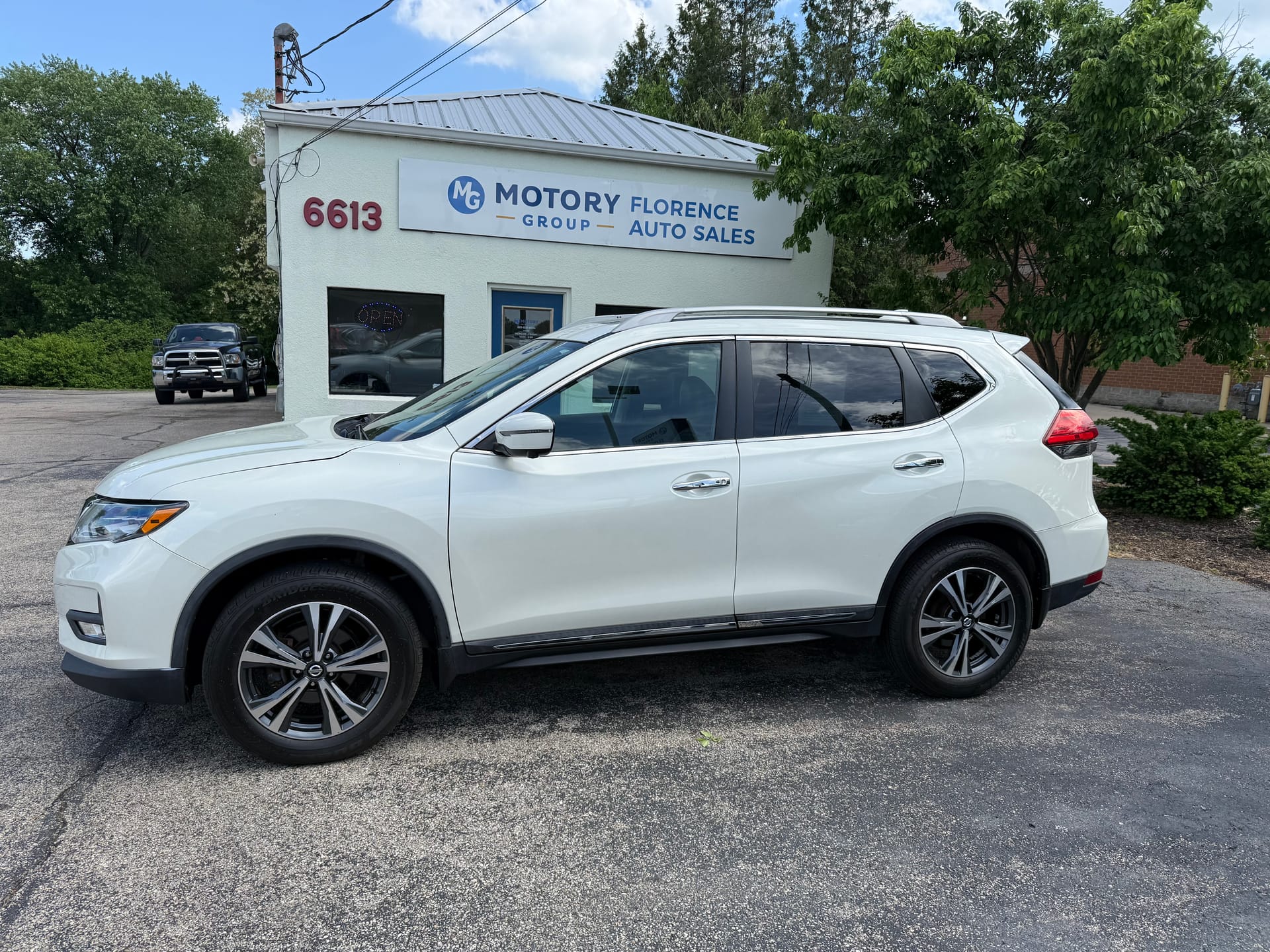 2017 NISSAN ROGUE - Gallery Image