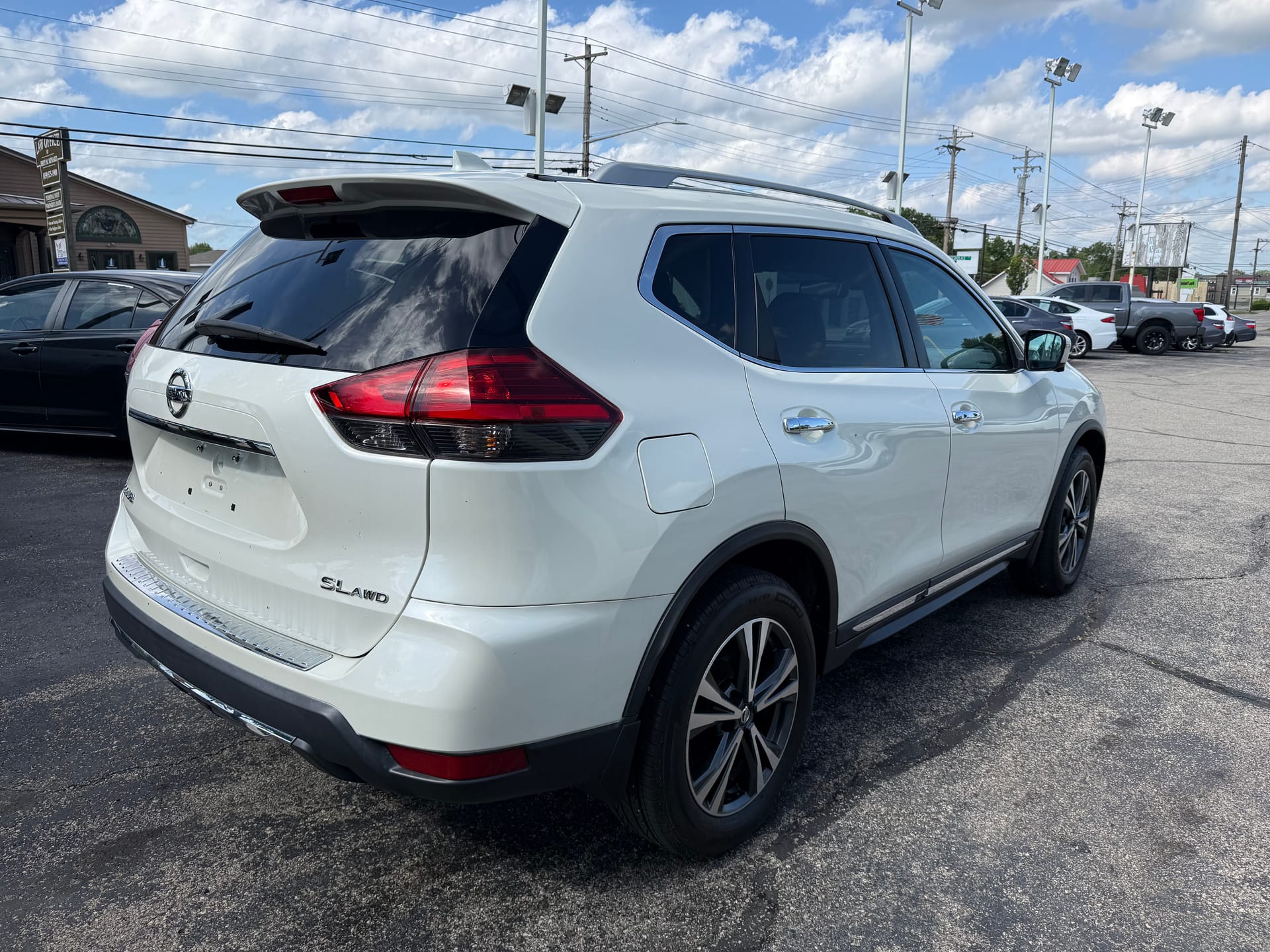 2017 NISSAN ROGUE - Gallery Image