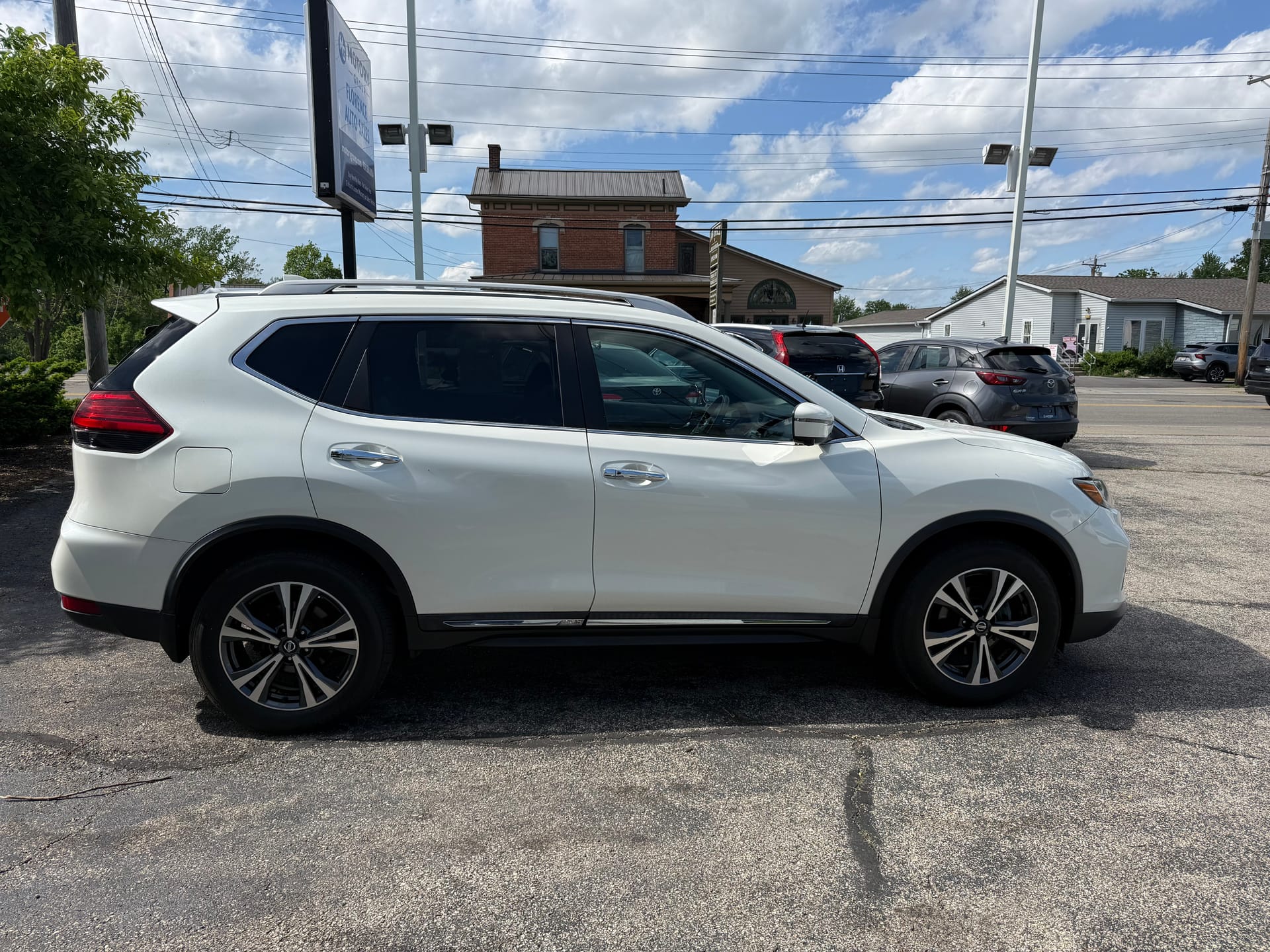 2017 NISSAN ROGUE - Gallery Image