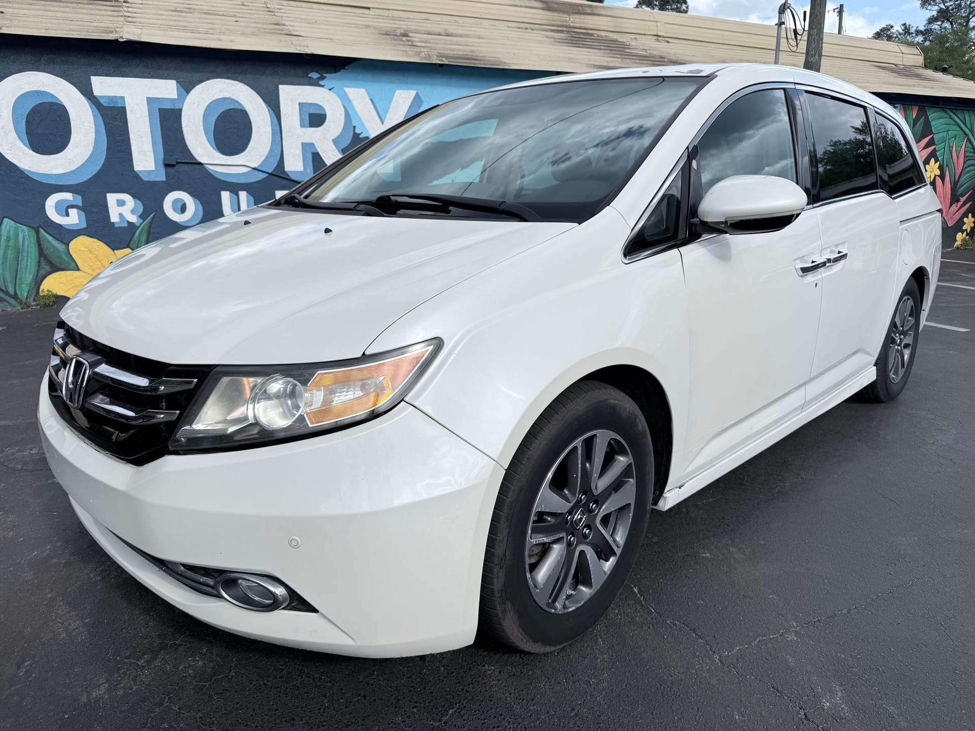 2015 Honda Odyssey Touring's photo