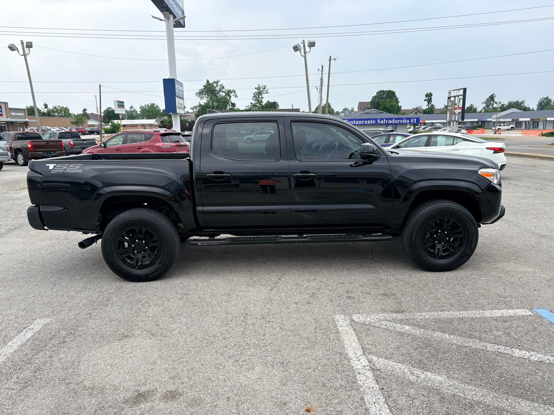 2018 TOYOTA TACOMA - Gallery Image