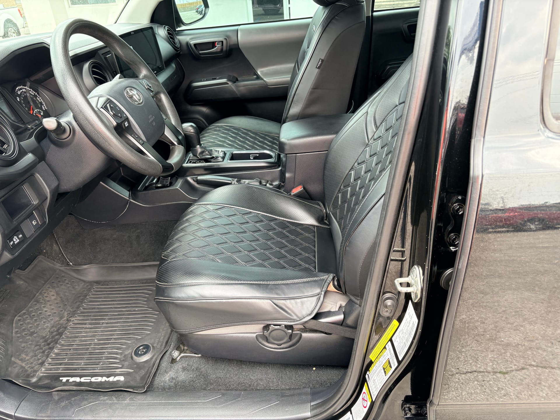 2018 TOYOTA TACOMA - Gallery Image