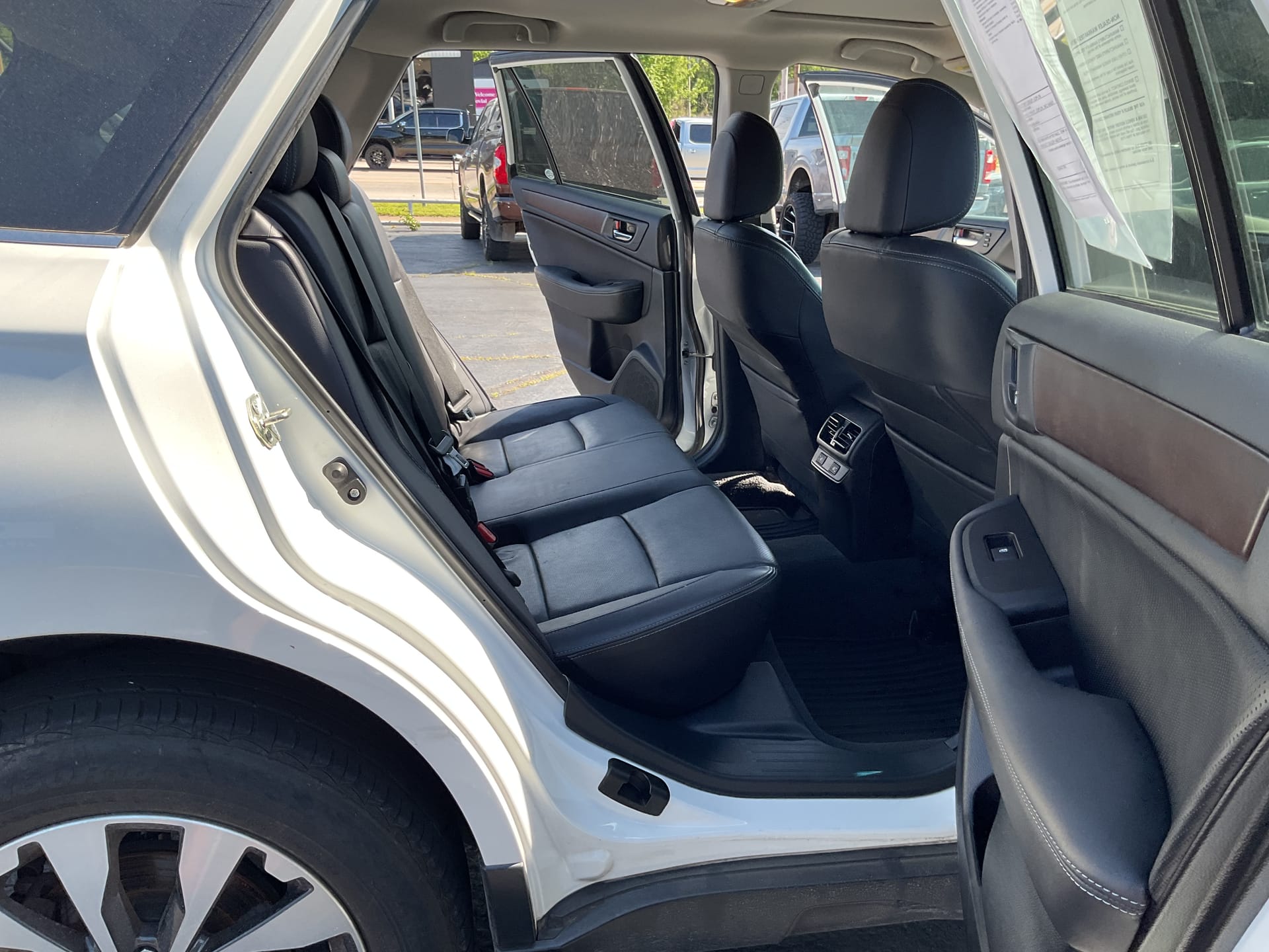 2017 SUBARU OUTBACK - Gallery Image