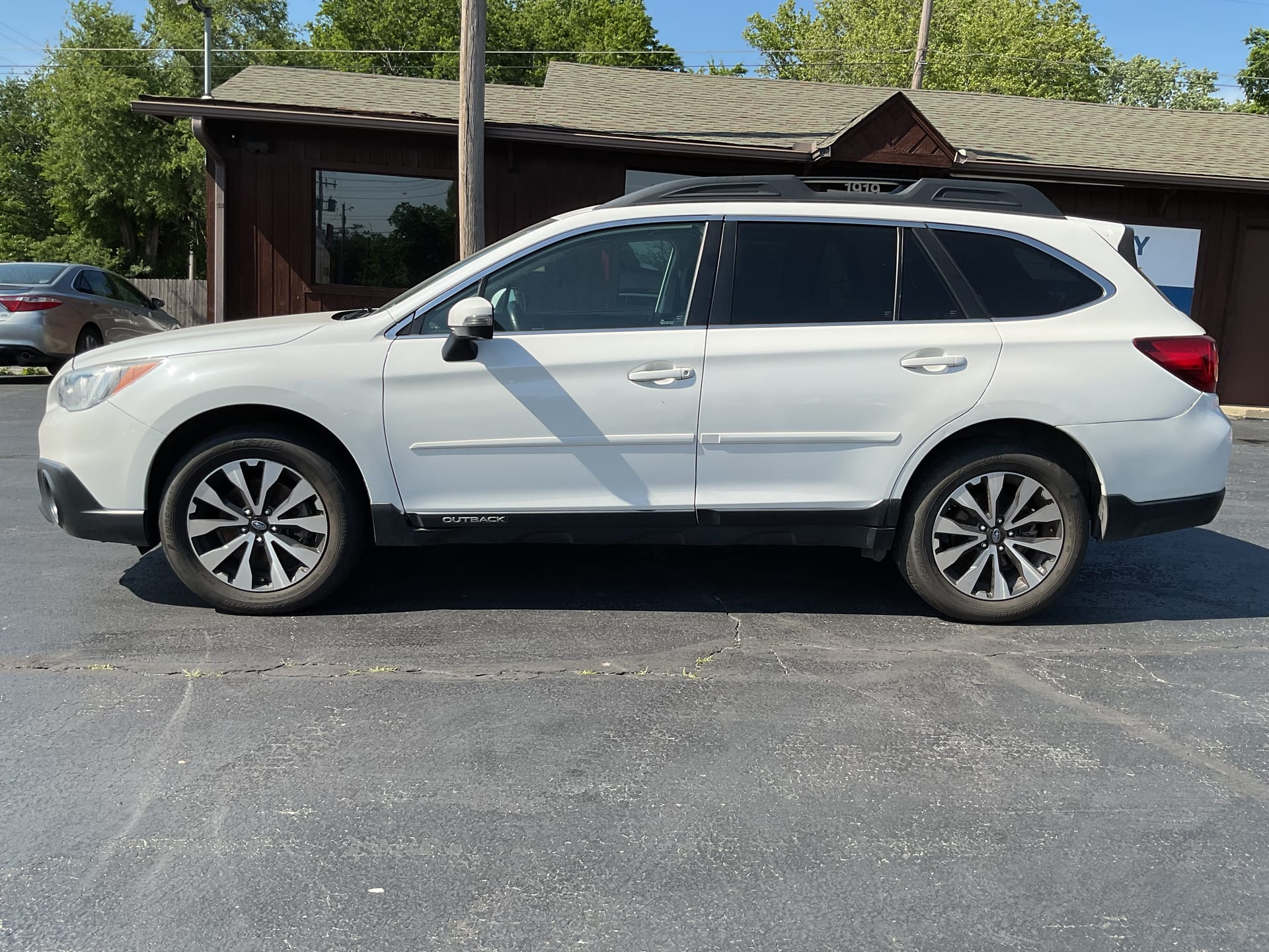 2017 SUBARU OUTBACK - Gallery Image