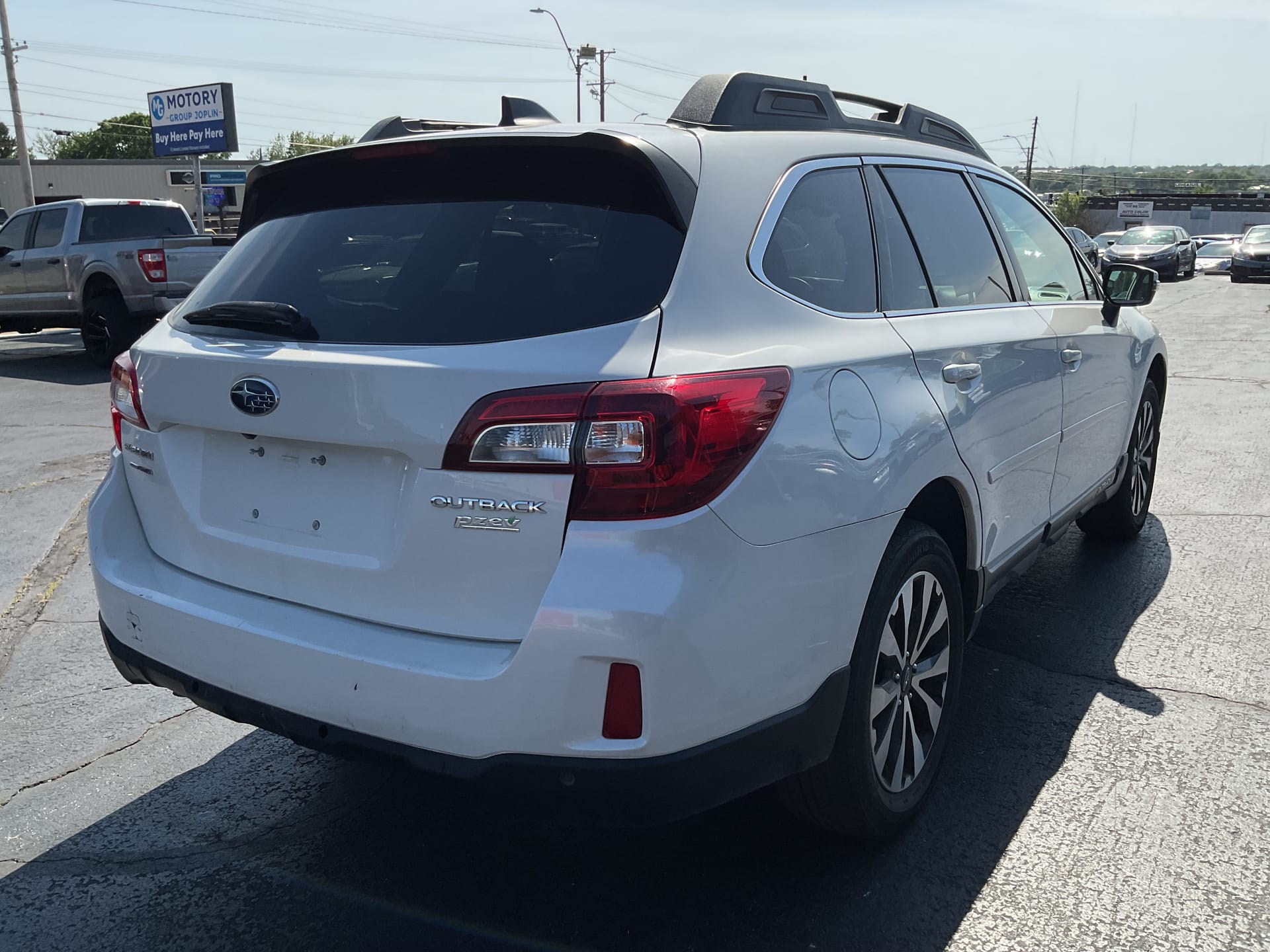 2017 SUBARU OUTBACK - Gallery Image