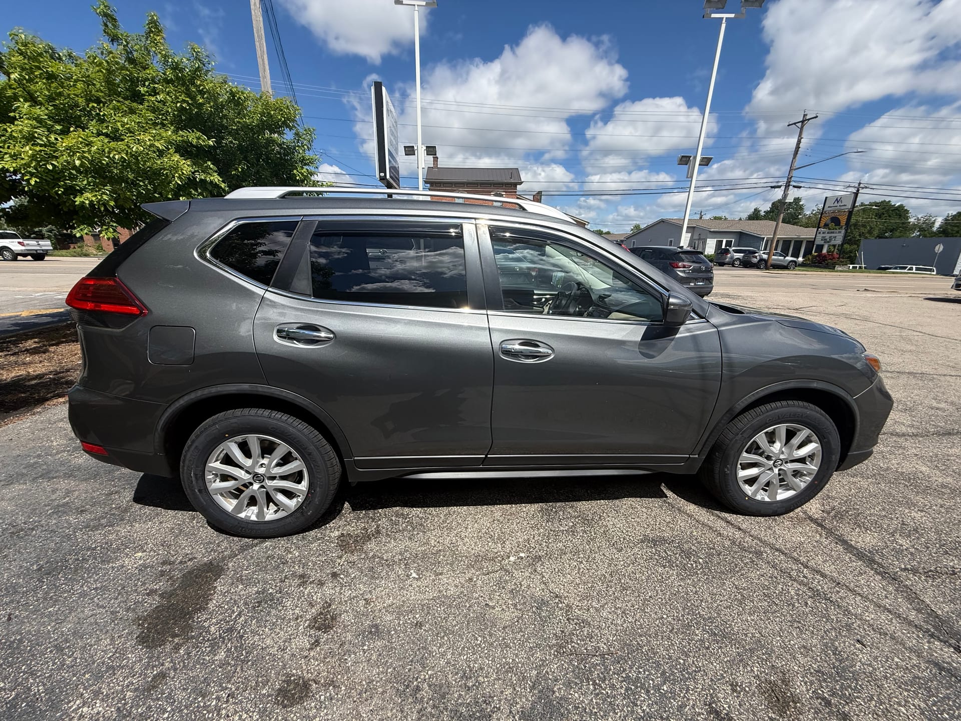 2017 NISSAN ROGUE - Gallery Image