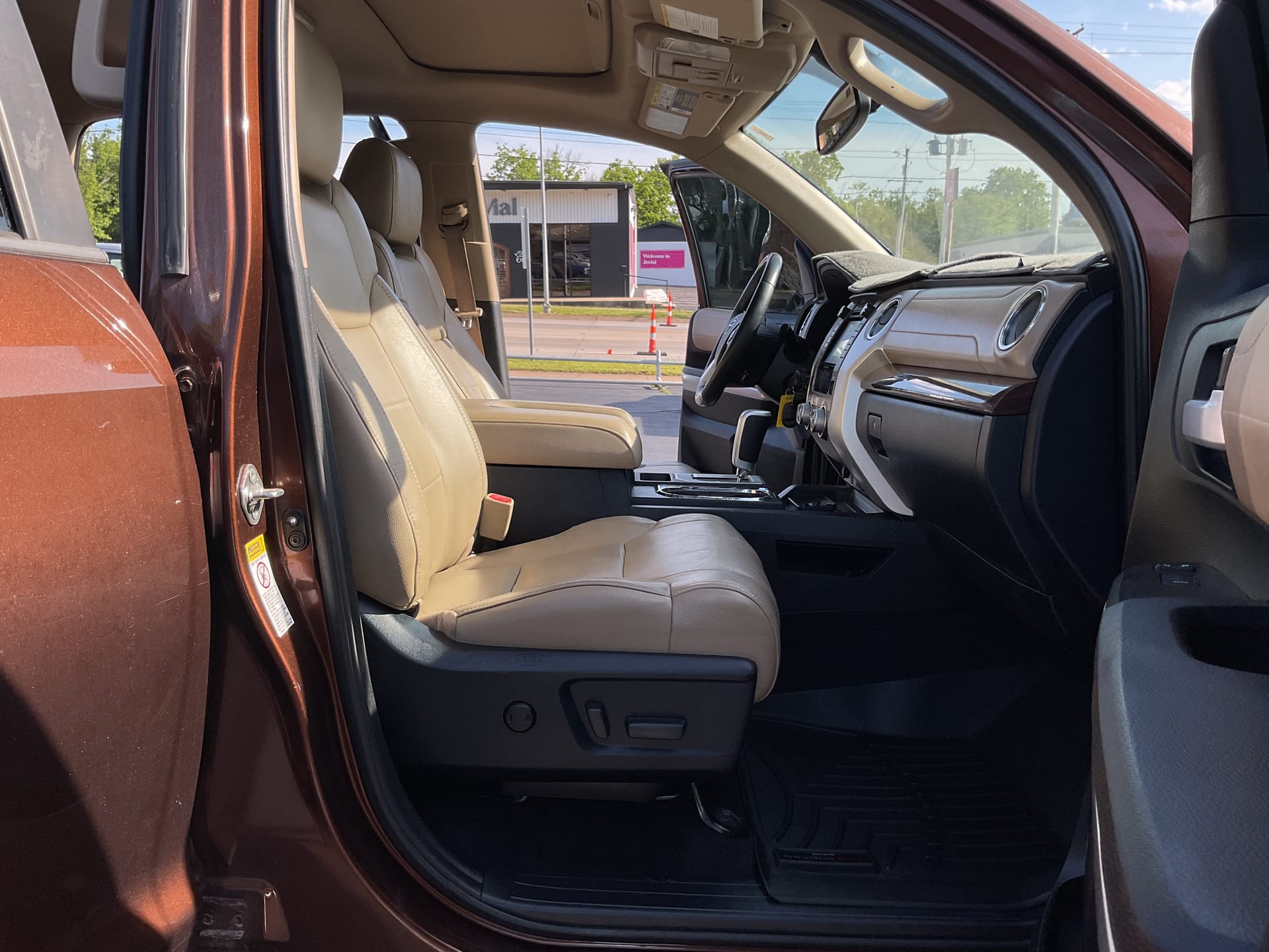 2017 TOYOTA TUNDRA - Gallery Image