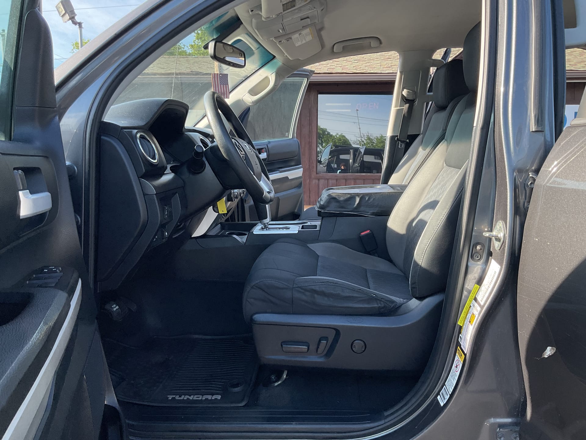 2016 TOYOTA TUNDRA - Gallery Image
