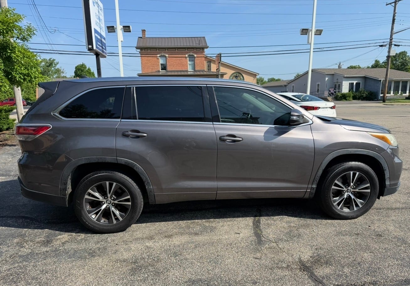 2016 TOYOTA HIGHLANDER - Gallery Image
