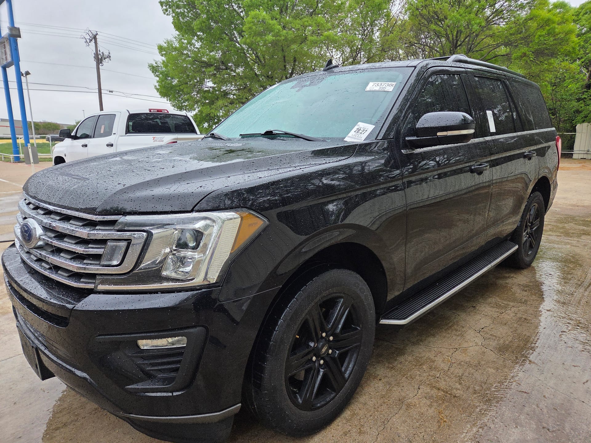 2021 Ford Expedition XLT's photo