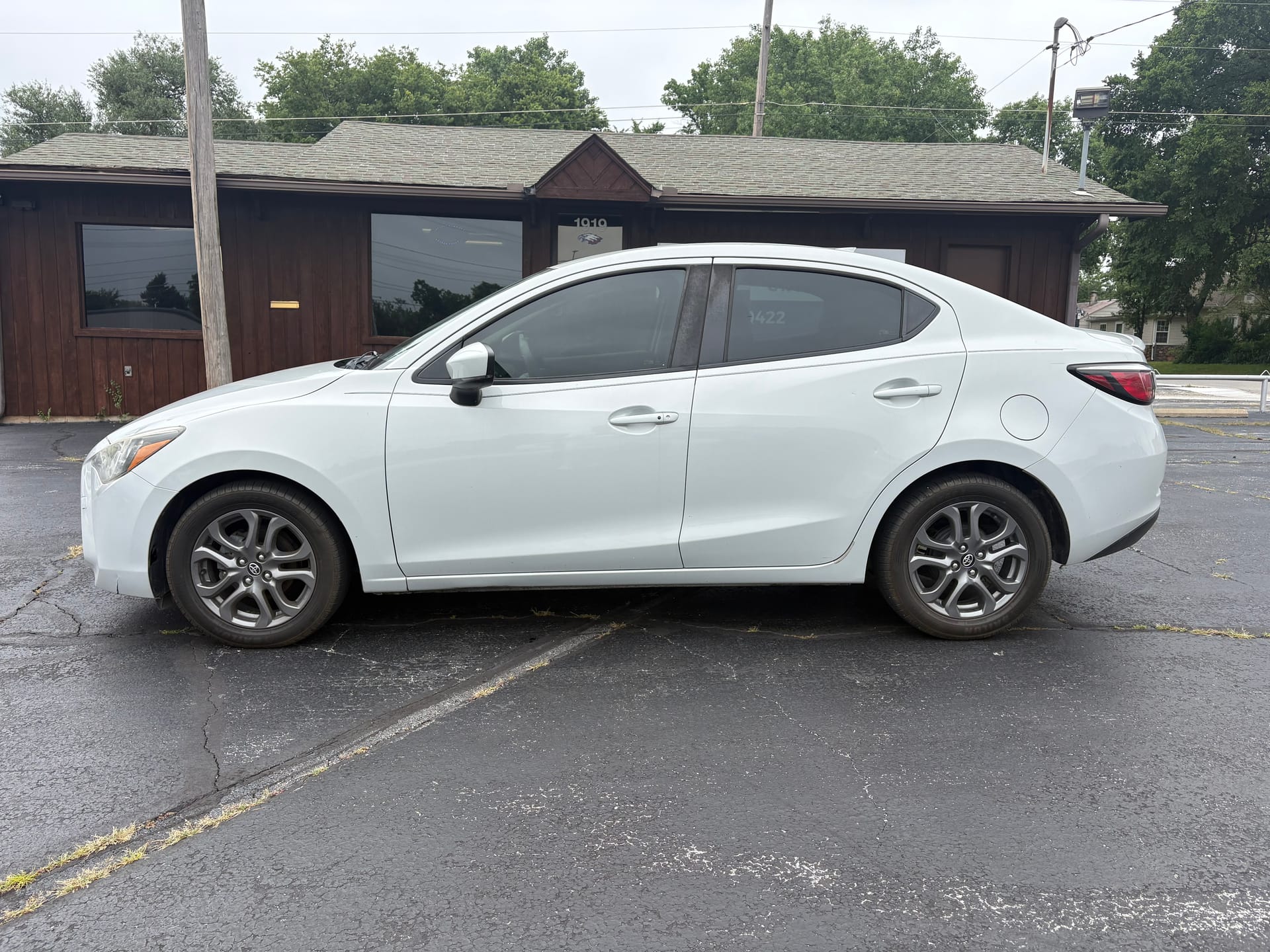 2019 TOYOTA YARIS - Gallery Image