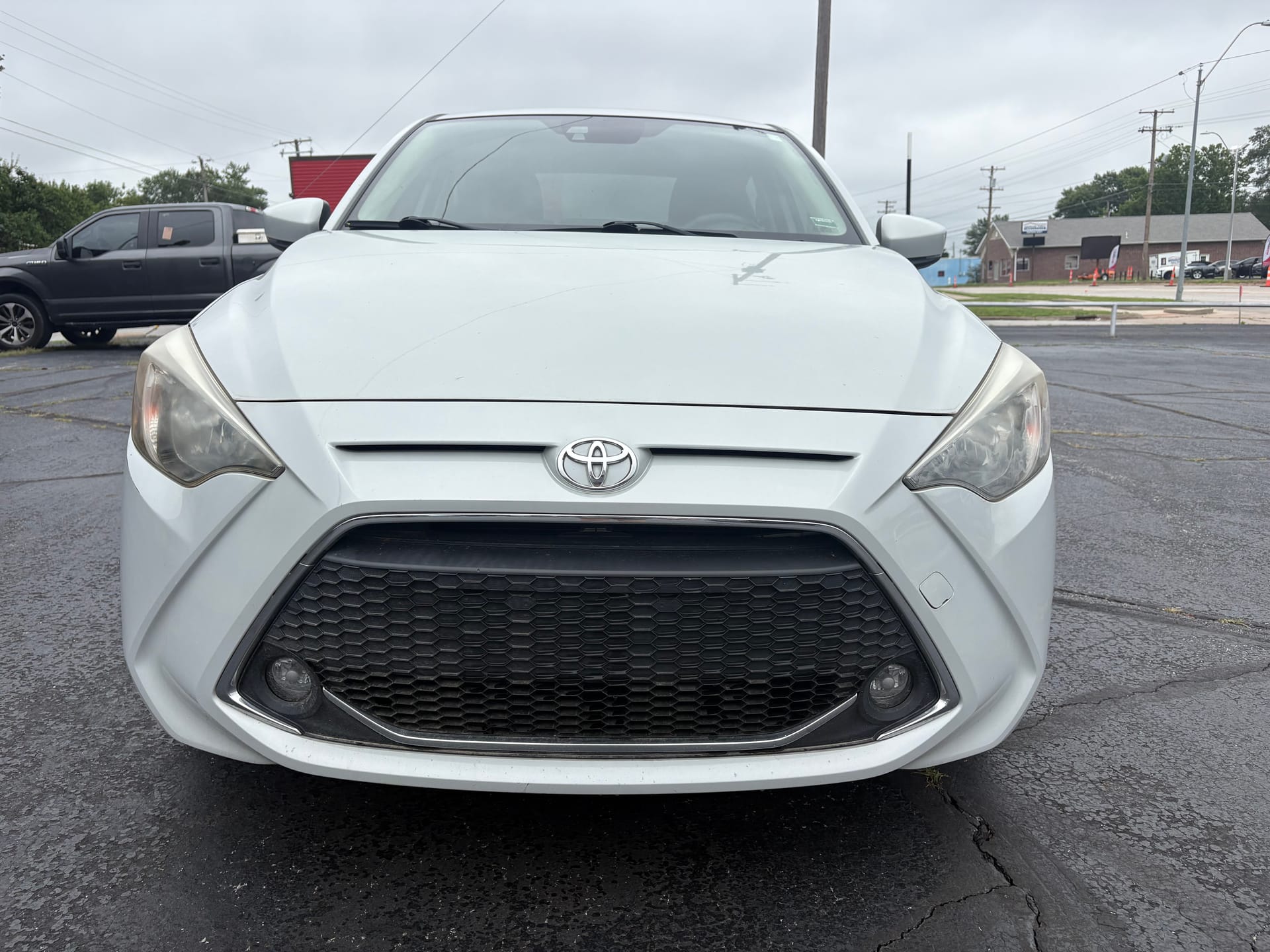 2019 TOYOTA YARIS - Gallery Image
