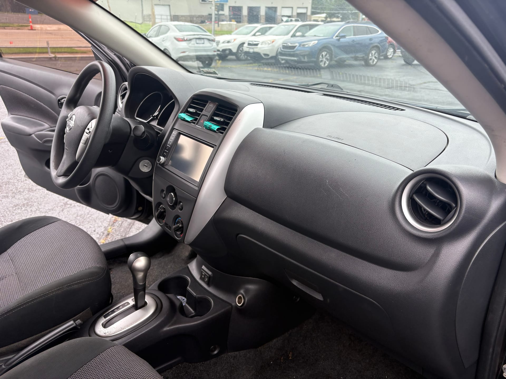 2019 NISSAN VERSA - Gallery Image