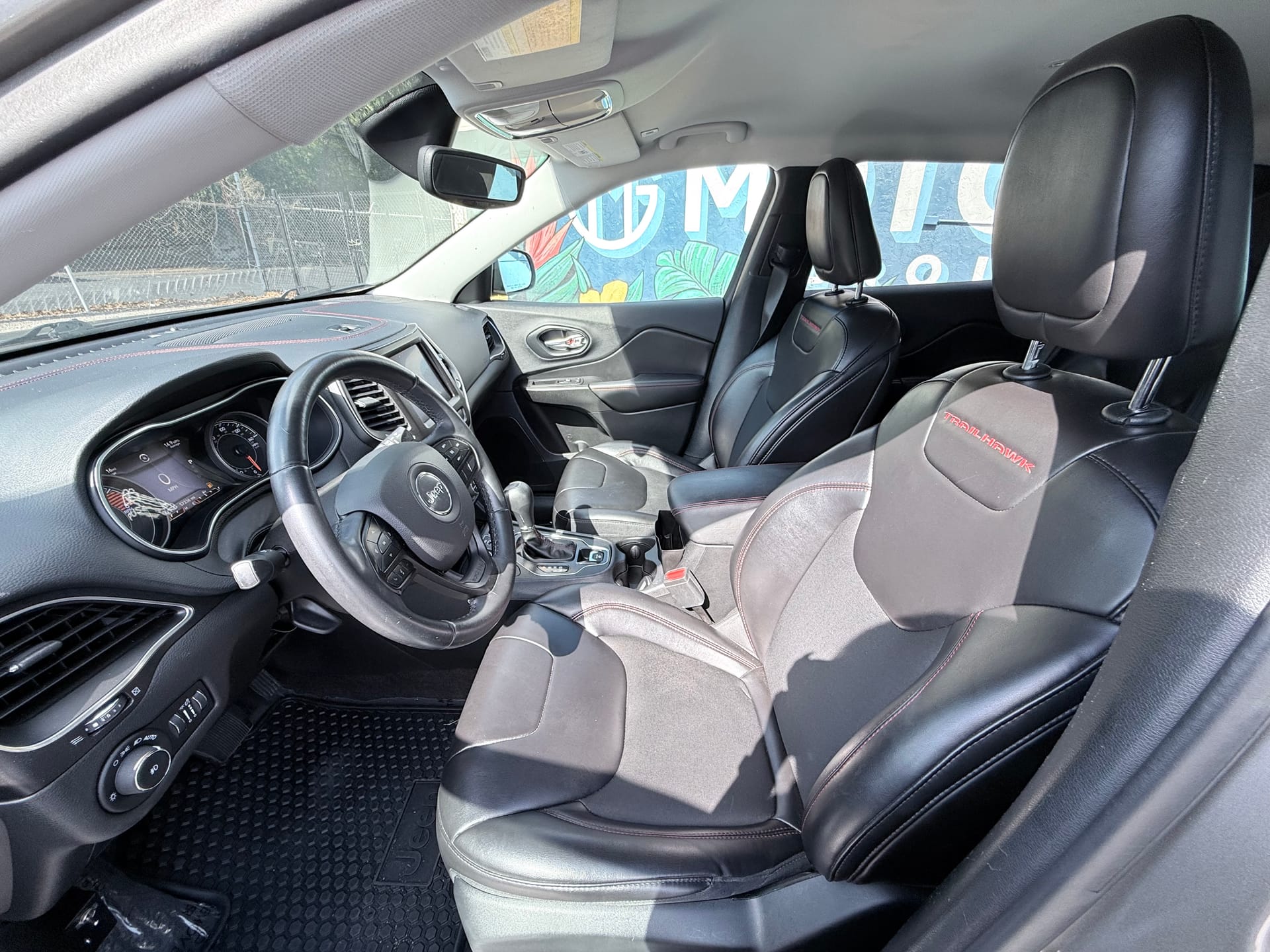 2019 JEEP CHEROKEE TRAILHAWK - Gallery Image
