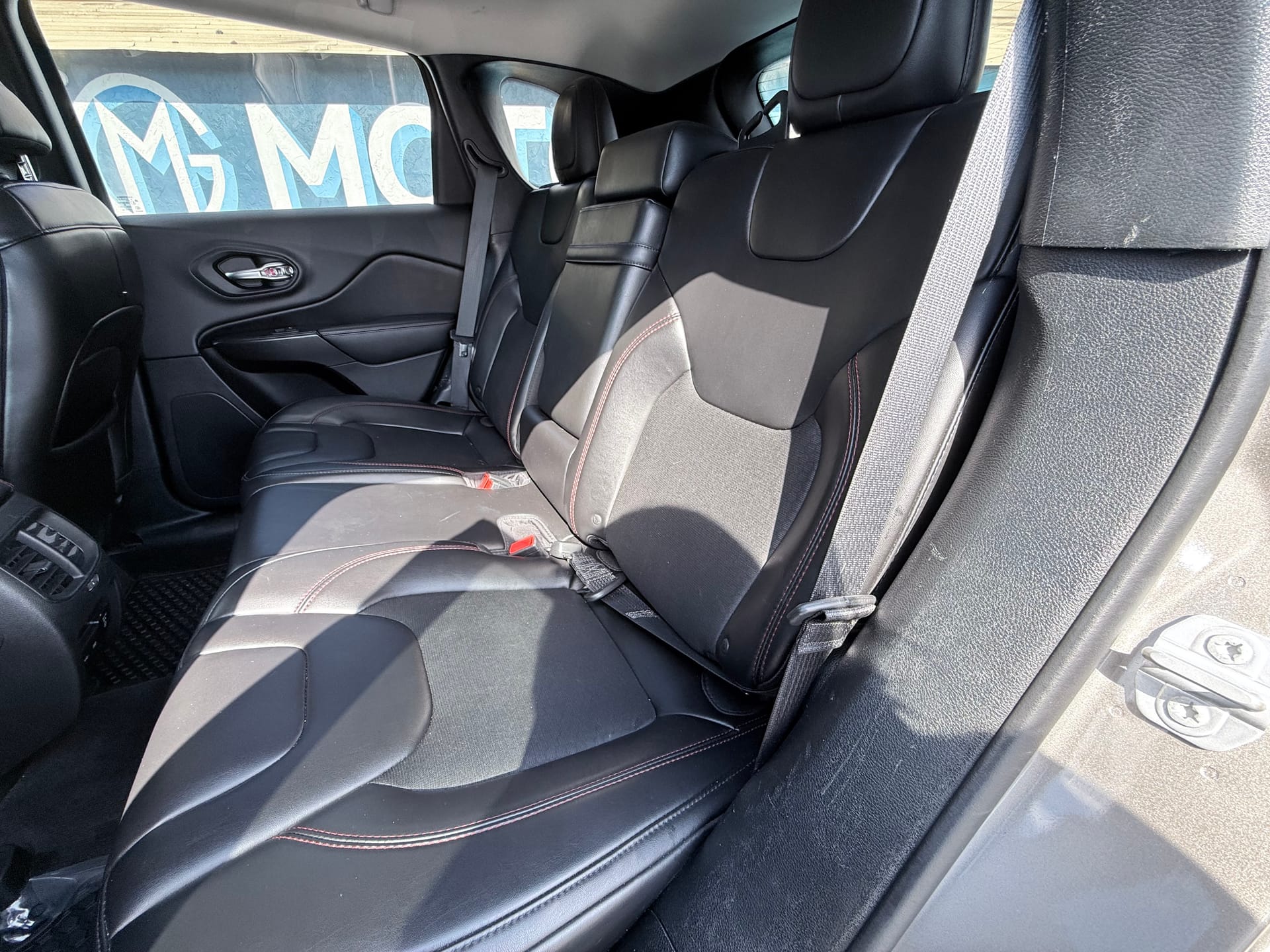 2019 JEEP CHEROKEE TRAILHAWK - Gallery Image