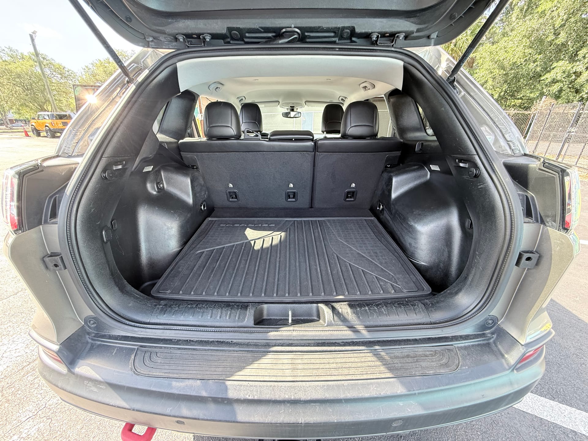 2019 JEEP CHEROKEE TRAILHAWK - Gallery Image