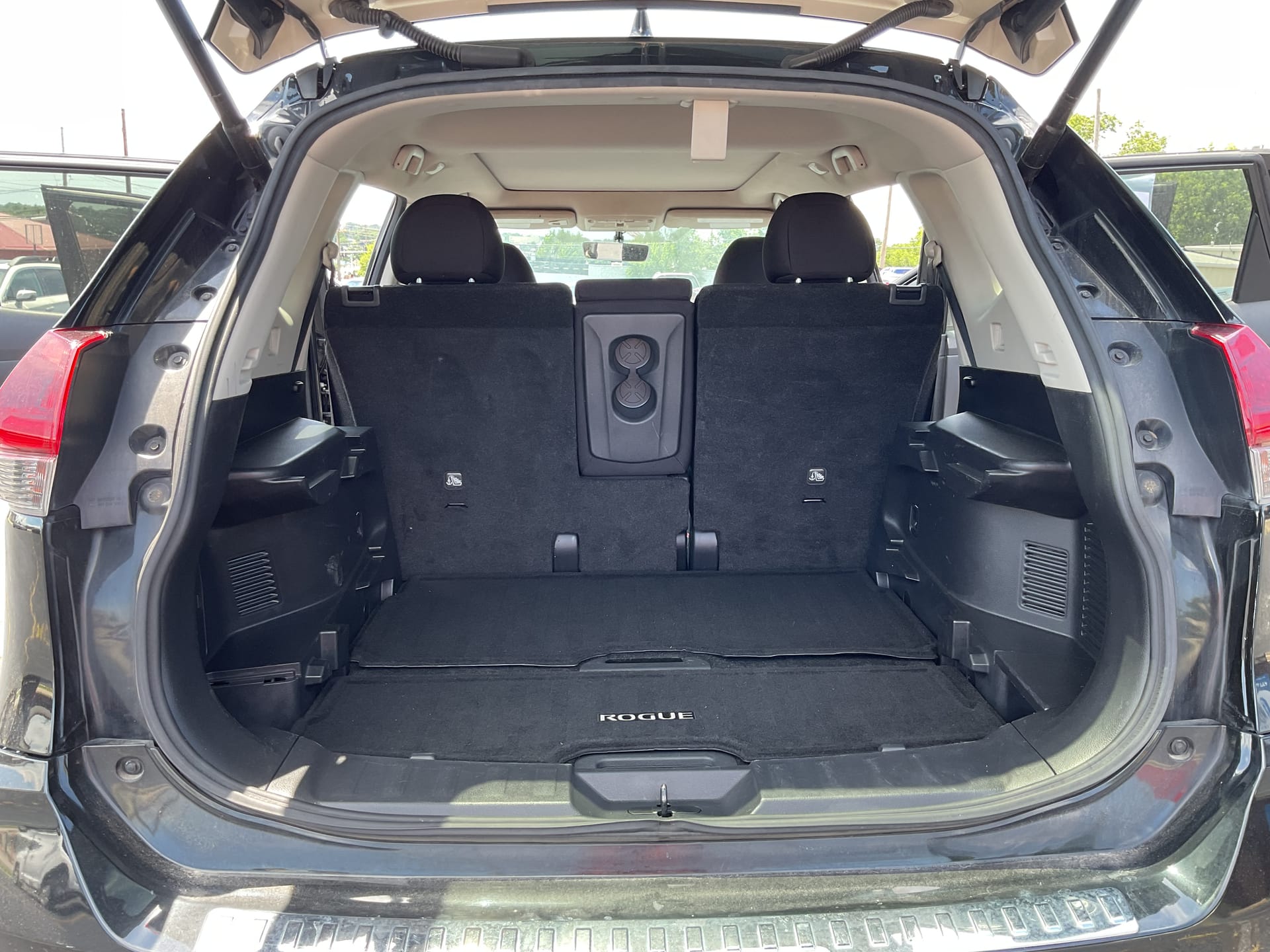 2018 NISSAN ROGUE - Gallery Image