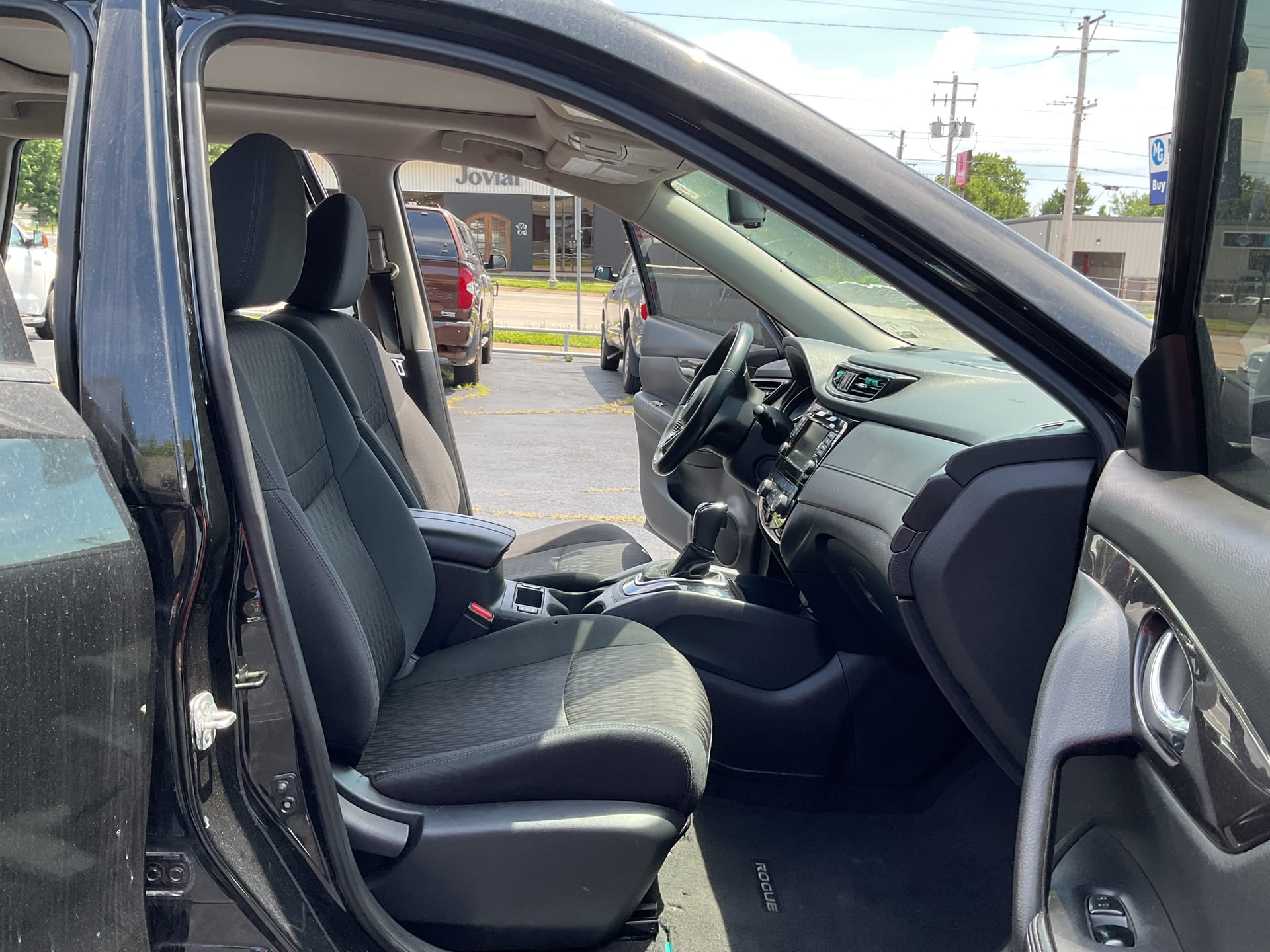 2018 NISSAN ROGUE - Gallery Image