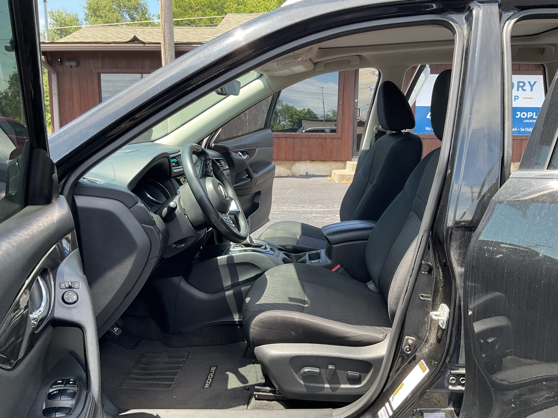2018 NISSAN ROGUE - Gallery Image