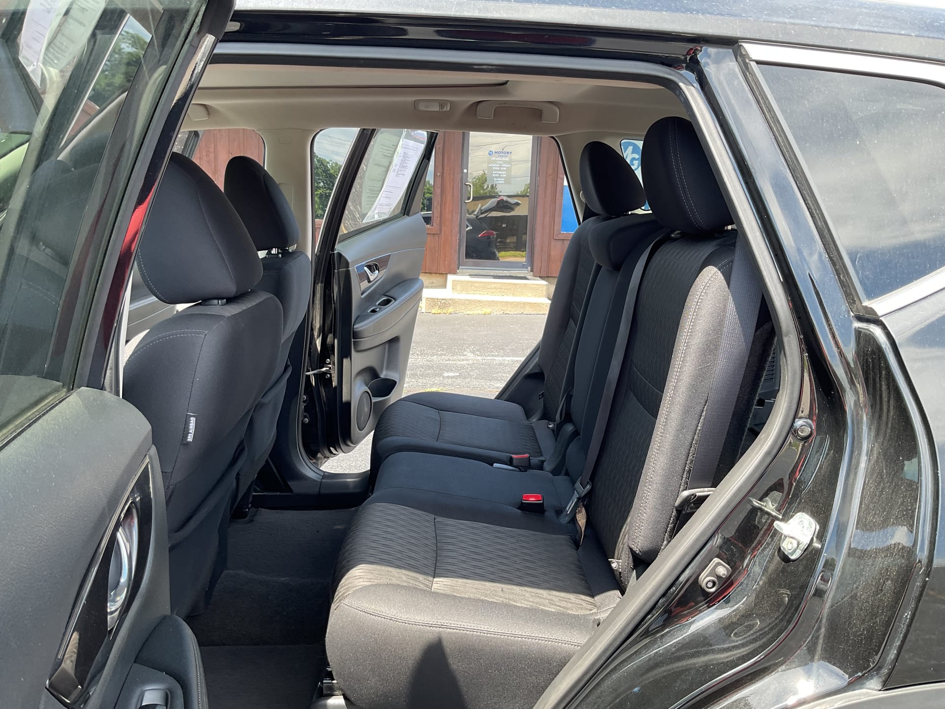 2018 NISSAN ROGUE - Gallery Image