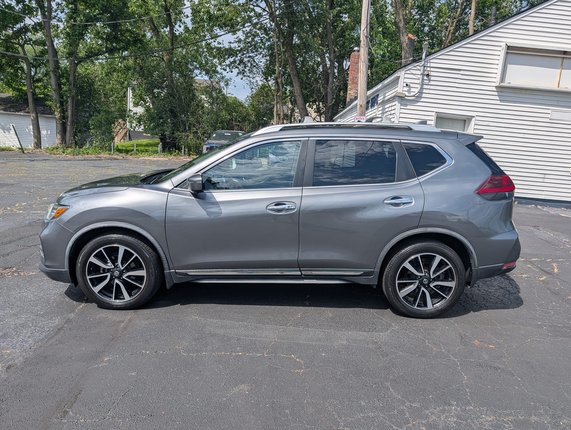 2018 NISSAN ROGUE - Gallery Image
