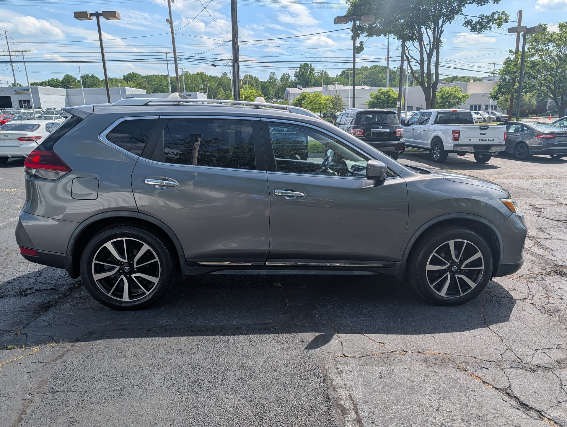 2018 NISSAN ROGUE - Gallery Image