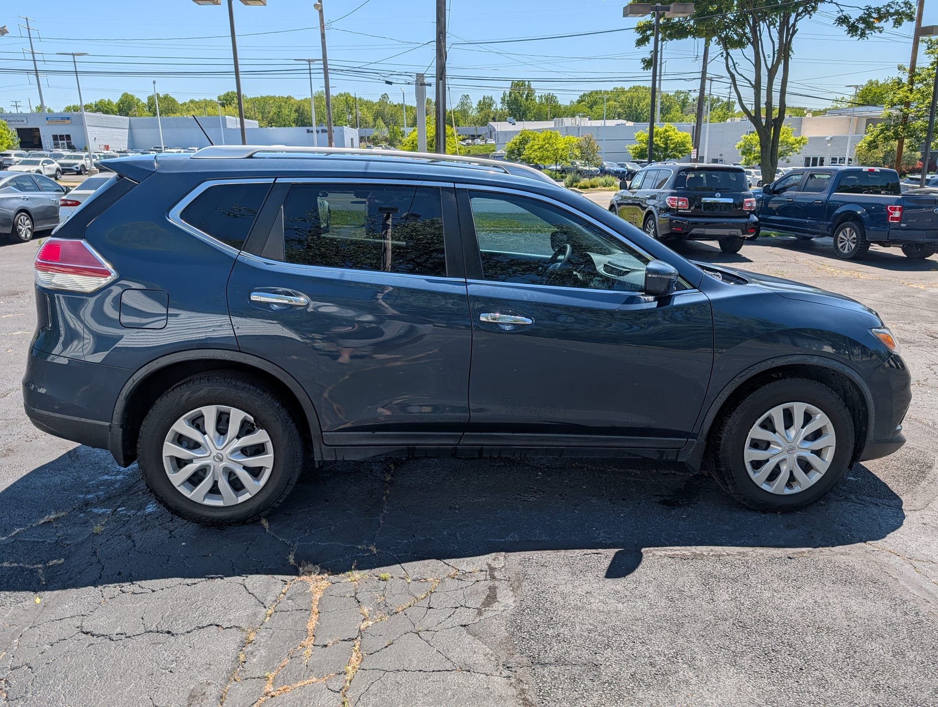 2016 NISSAN ROGUE - Gallery Image
