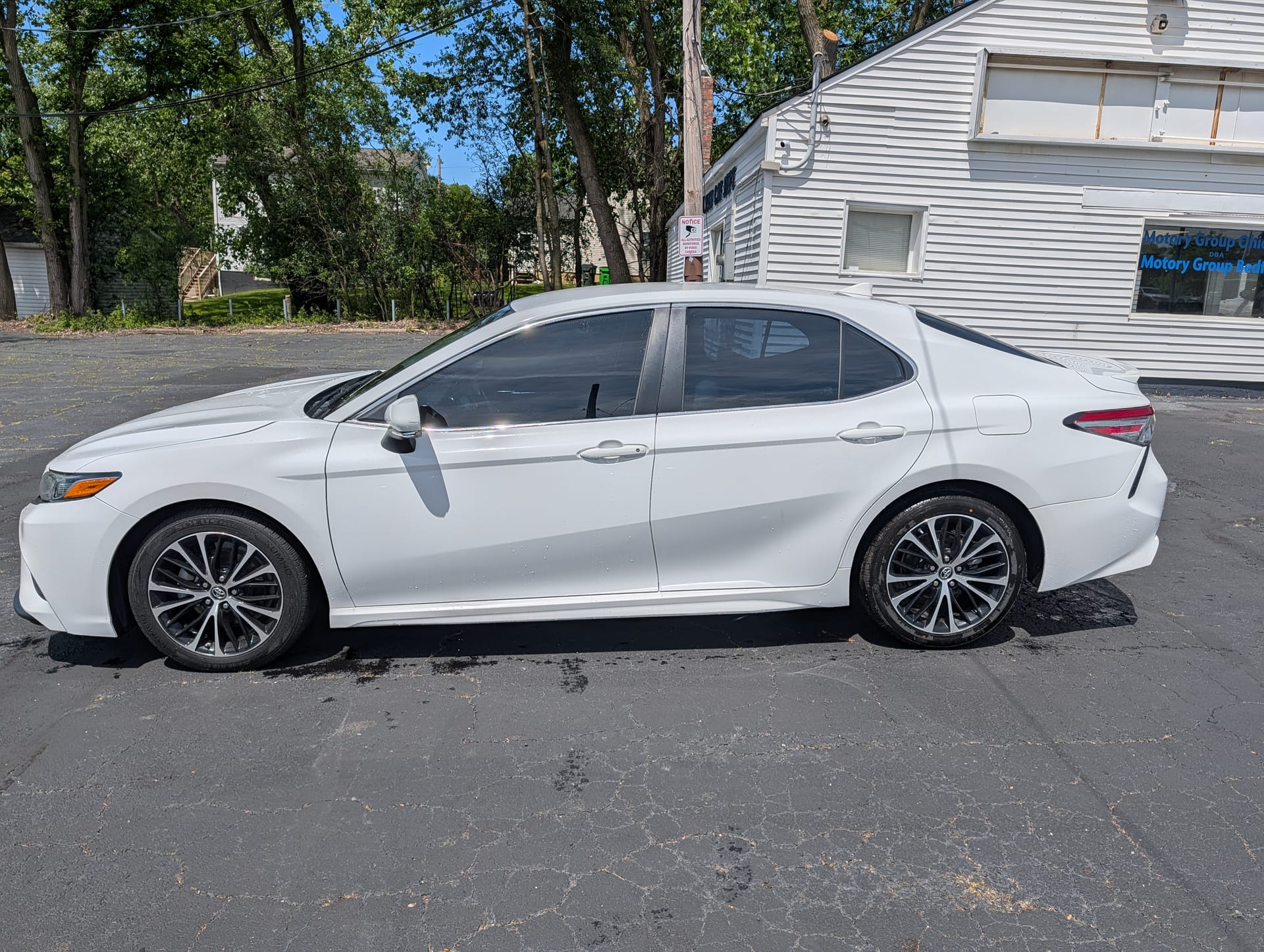 2019 TOYOTA CAMRY - Gallery Image